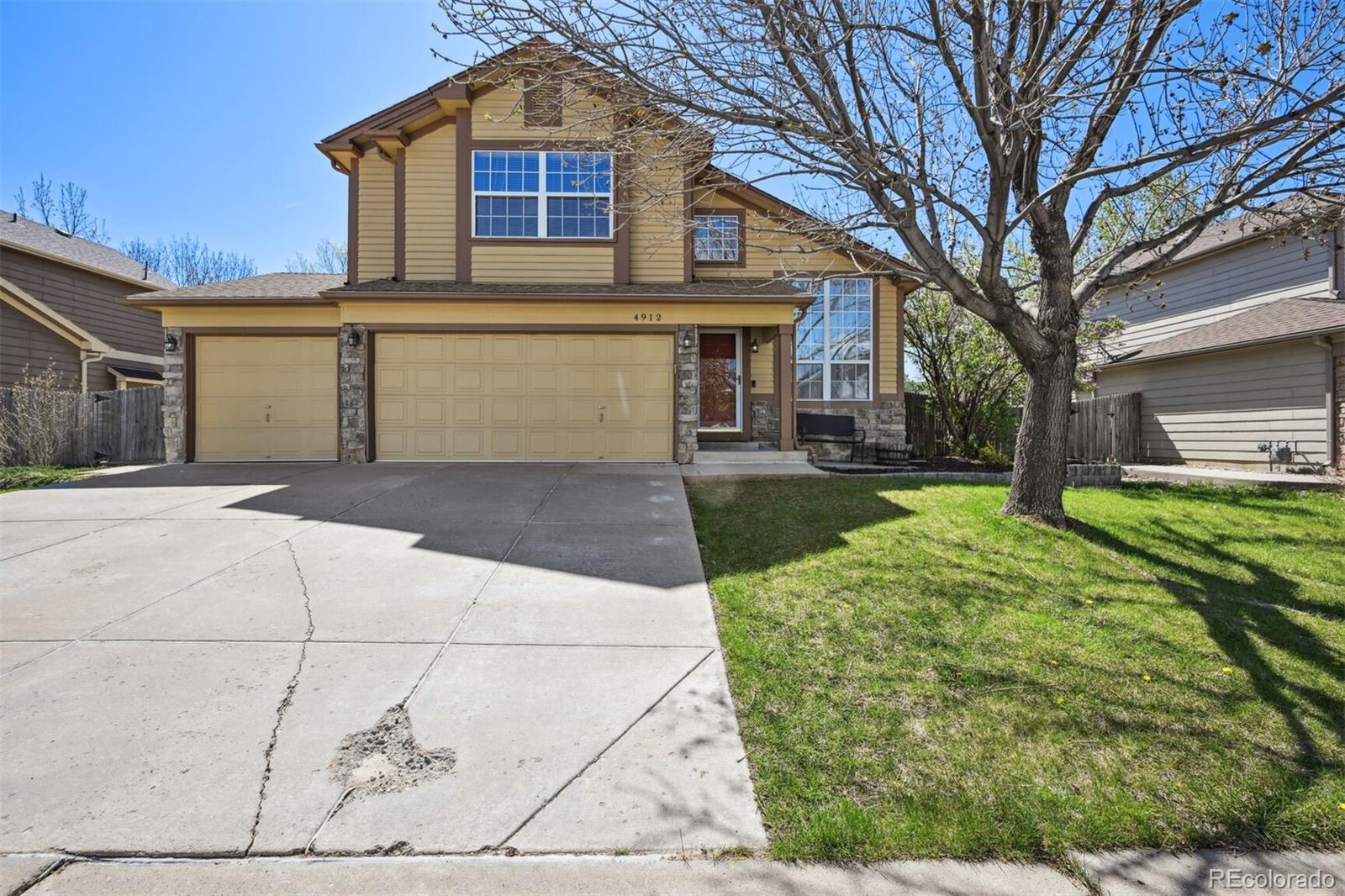 4912  Yates Circle, broomfield MLS: 8873632 Beds: 5 Baths: 4 Price: $699,500