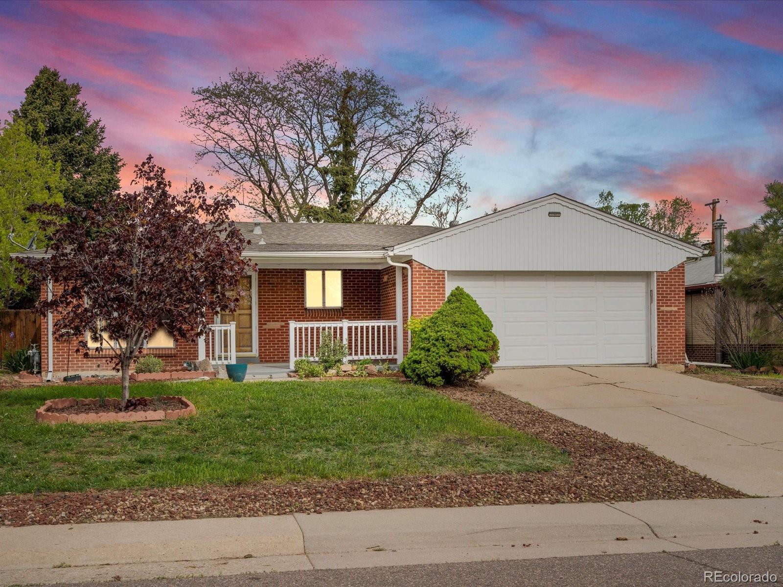 115  Hemlock Way, broomfield MLS: 1665976 Beds: 4 Baths: 3 Price: $500,000