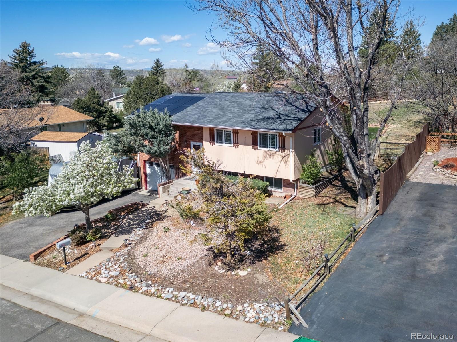 103  Burgess Drive, castle rock MLS: 8589795 Beds: 3 Baths: 2 Price: $590,000