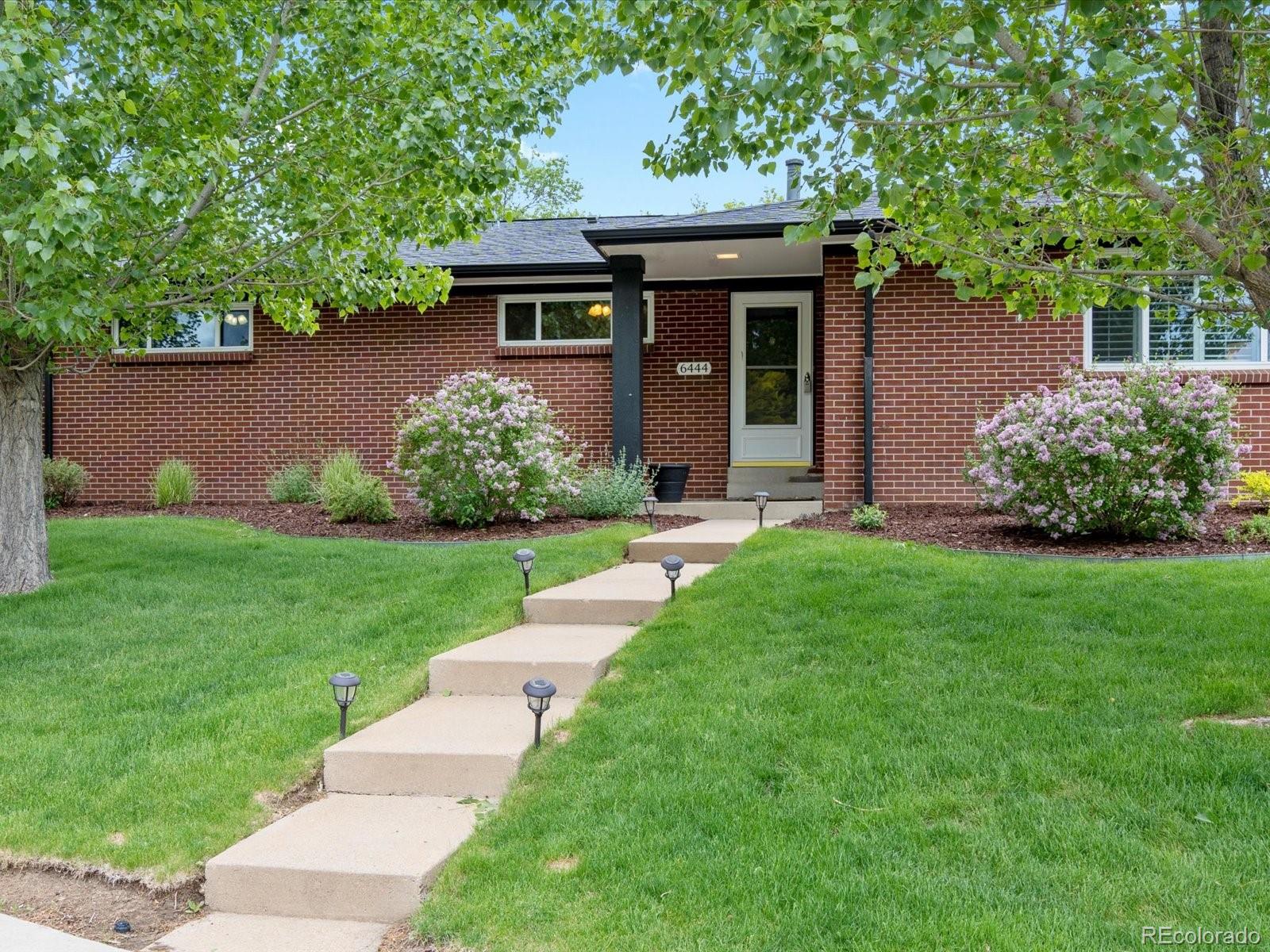 6444  Holland Circle, arvada MLS: 2360331 Beds: 3 Baths: 2 Price: $659,000