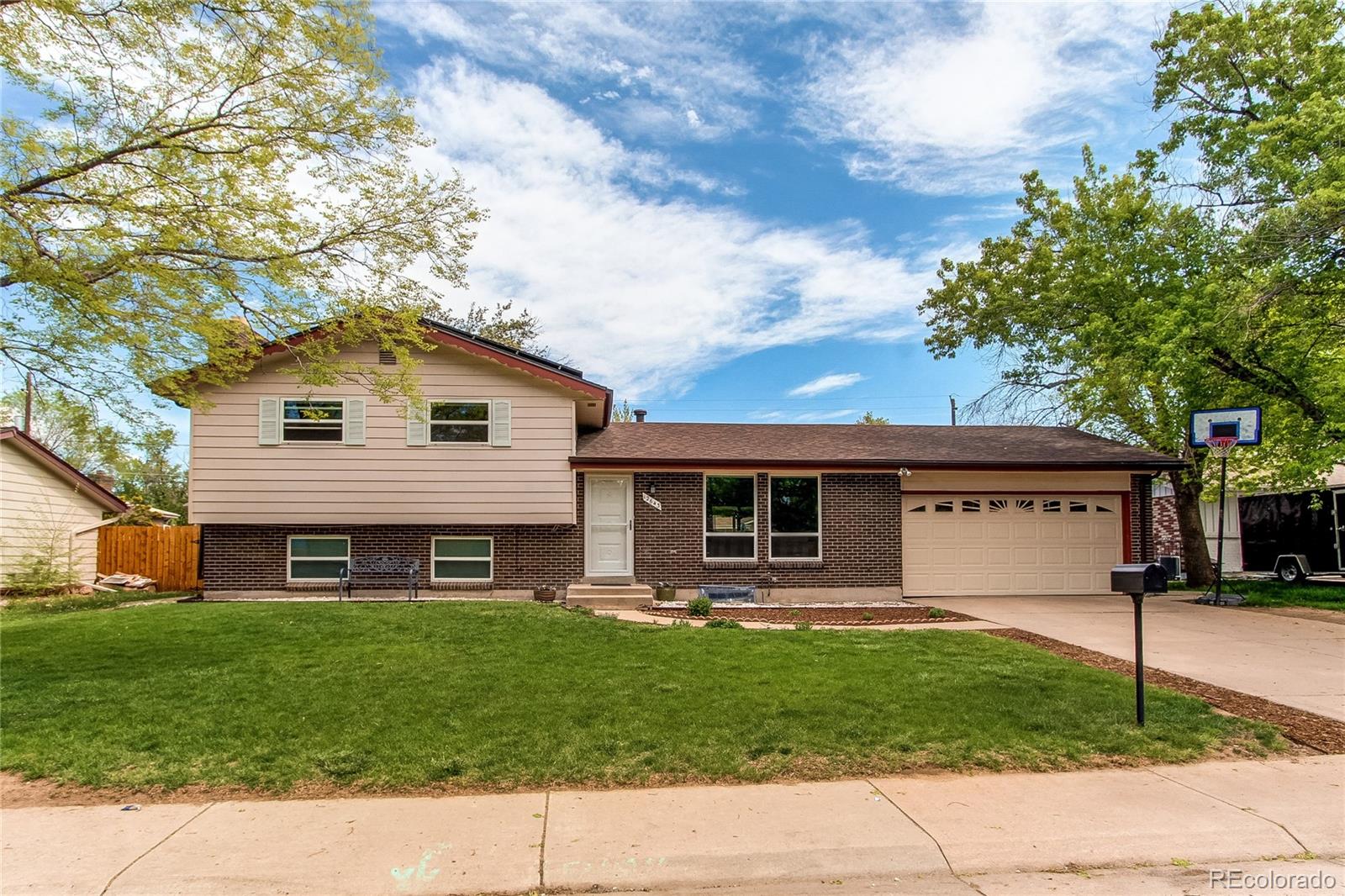 12643 E Ohio Avenue, aurora MLS: 7614581 Beds: 4 Baths: 3 Price: $525,000