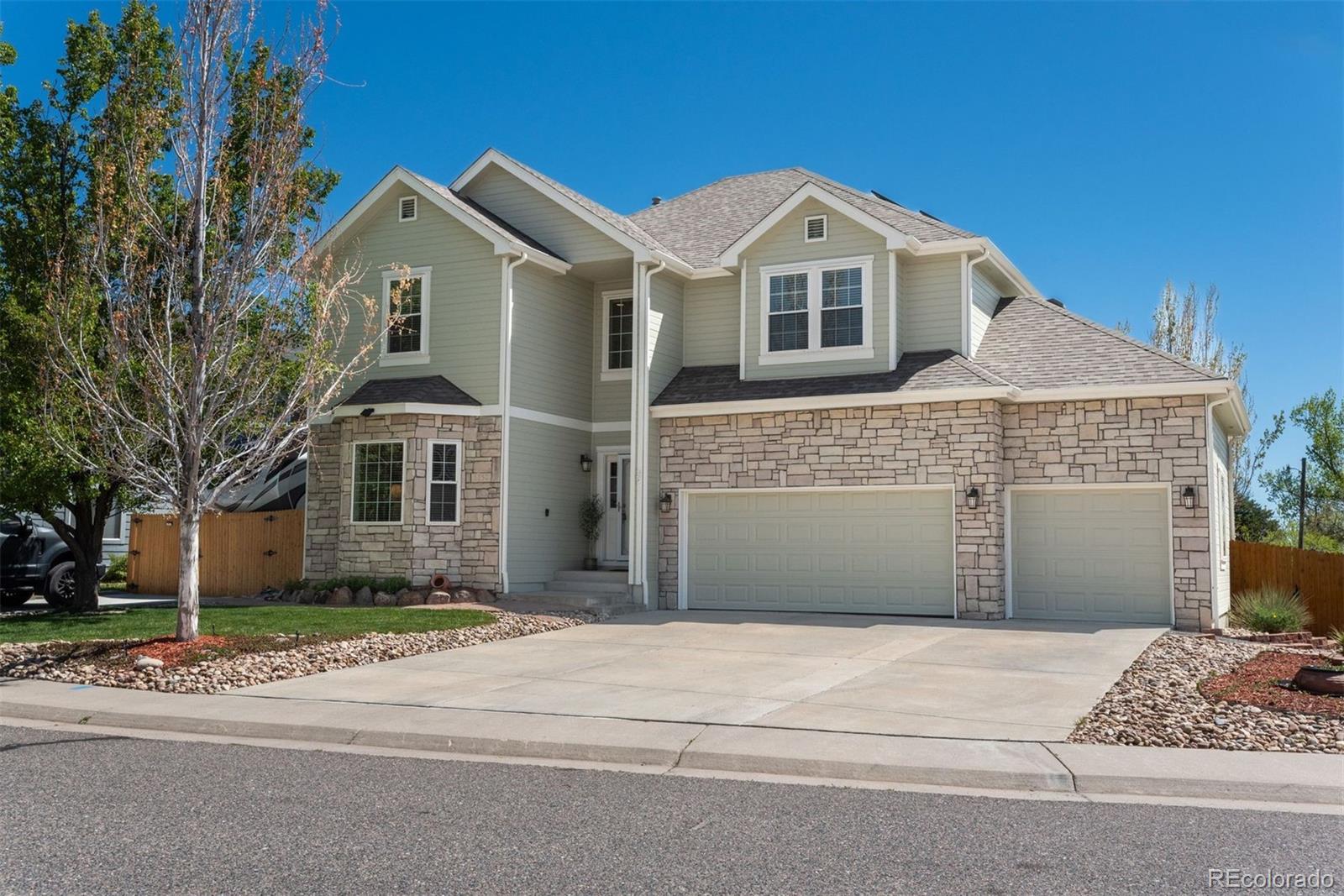 6850 S Reed Court, littleton MLS: 7807732 Beds: 4 Baths: 3 Price: $900,000