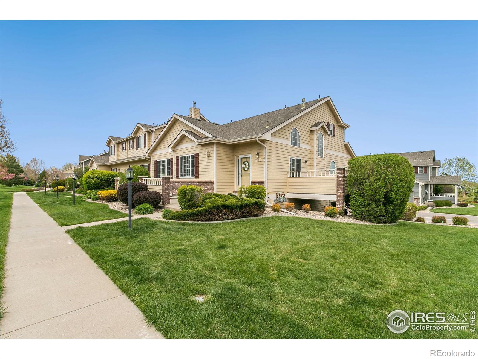 320  Strasburg Drive, fort collins MLS: 4567891008919 Beds: 3 Baths: 4 Price: $470,000