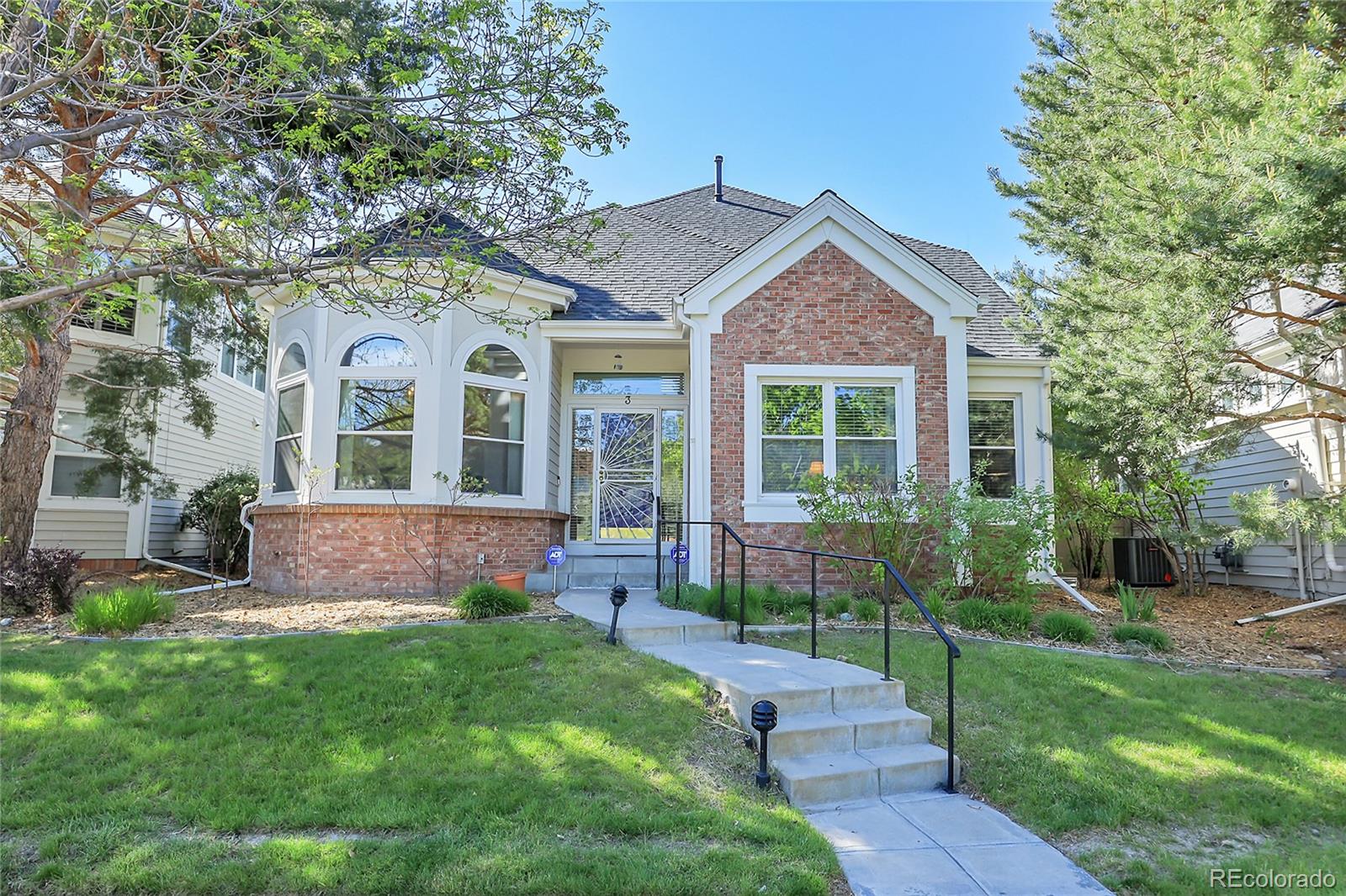 1011 S Valentia Street, denver MLS: 7686181 Beds: 5 Baths: 4 Price: $690,000