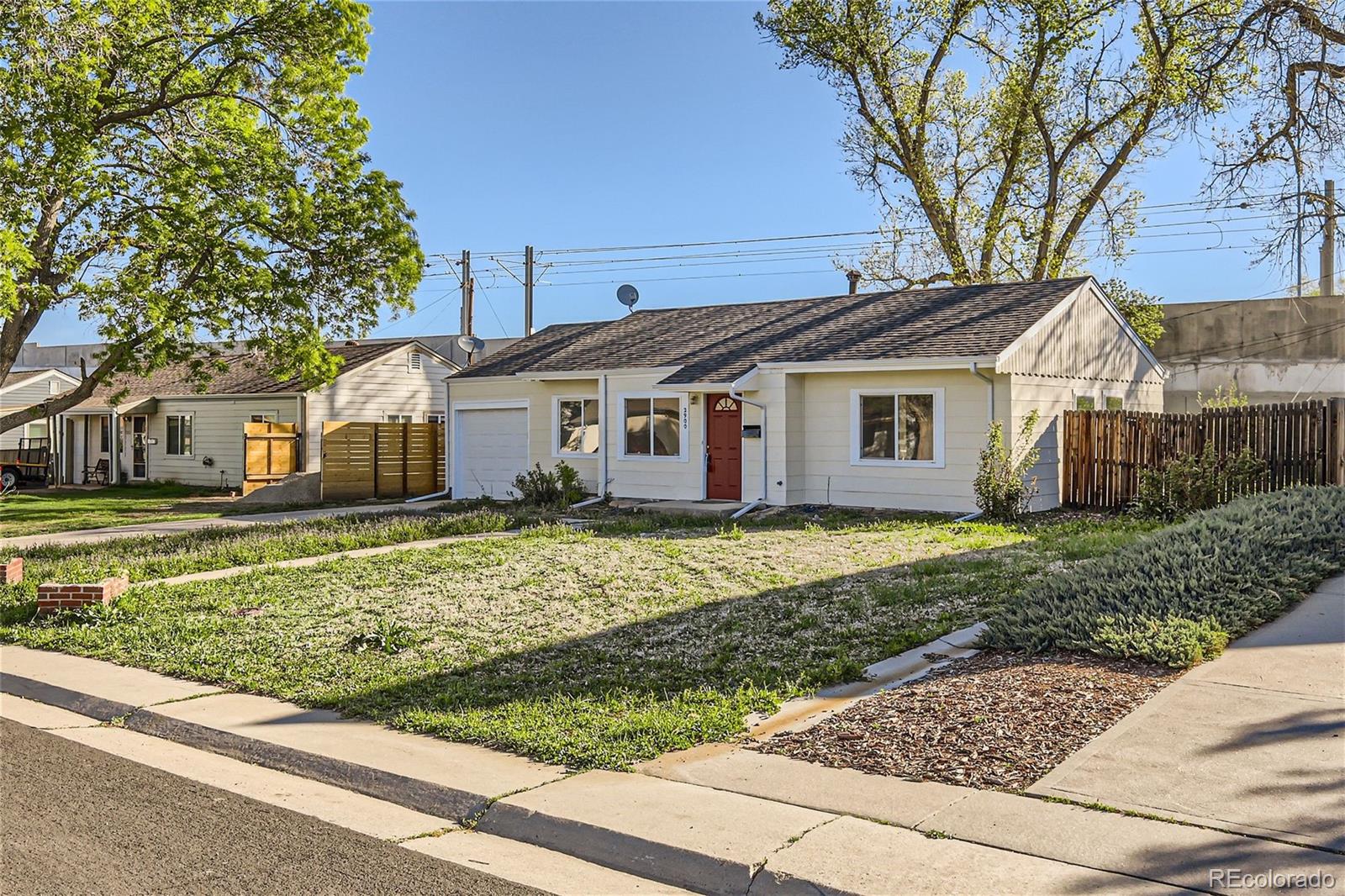 2900 S Grape Way, denver MLS: 2728390 Beds: 2 Baths: 1 Price: $415,000