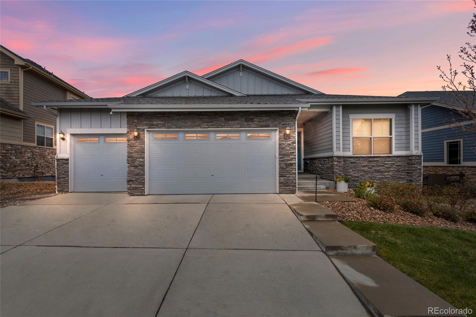 6941 S Robertsdale Court, aurora MLS: 8092210 Beds: 4 Baths: 5 Price: $769,000