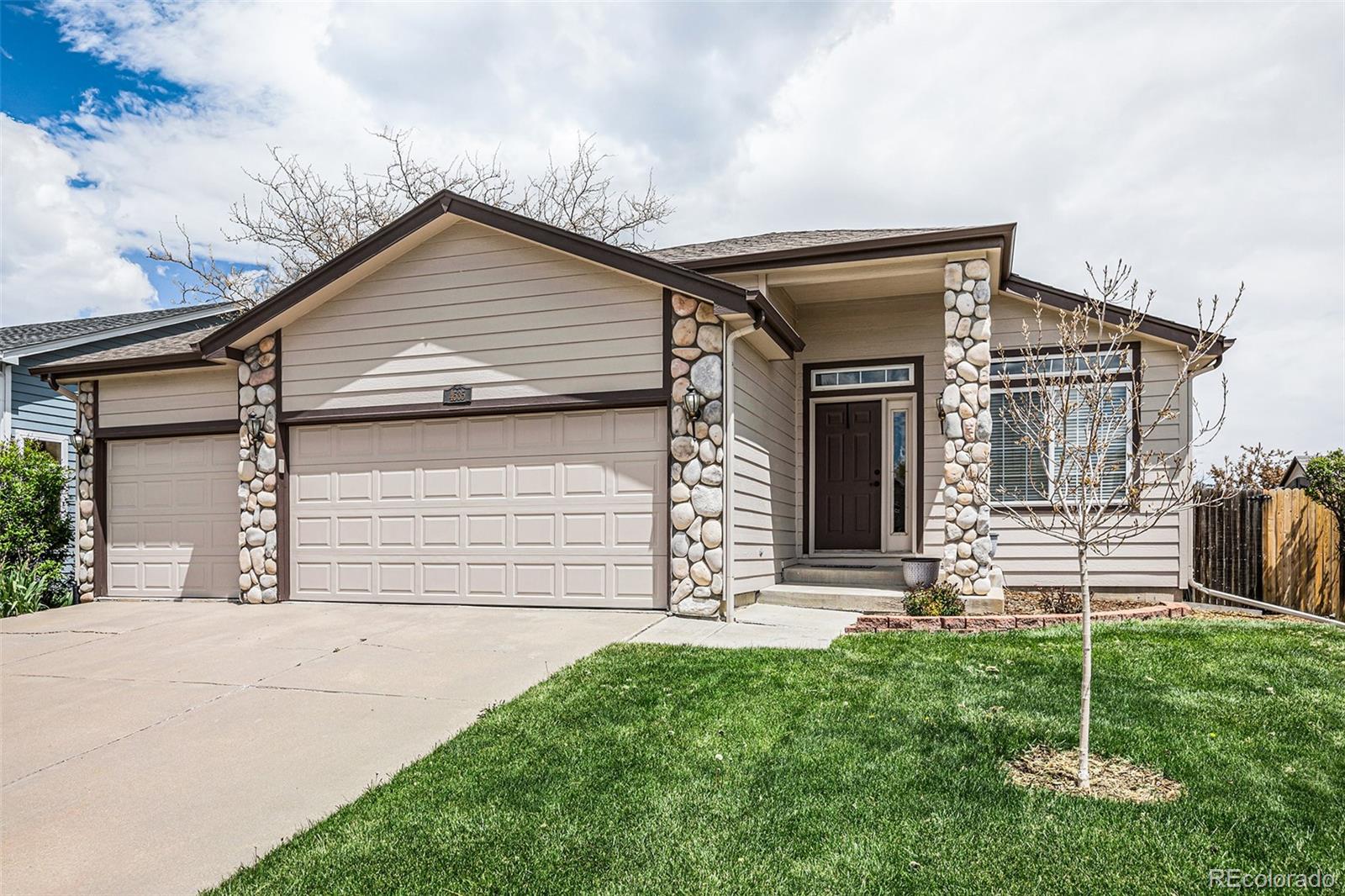 4535  Campden Court, castle rock MLS: 1734549 Beds: 4 Baths: 3 Price: $590,000