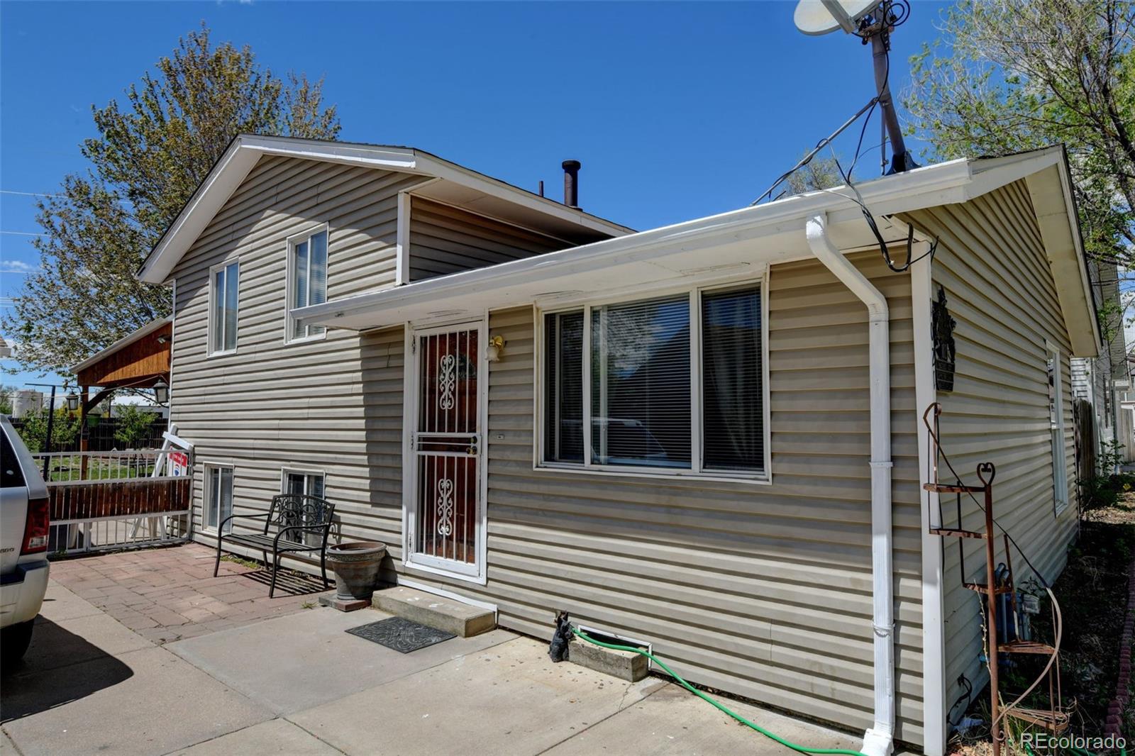 1021  Pacific Court, fort lupton MLS: 7650546 Beds: 4 Baths: 2 Price: $395,000
