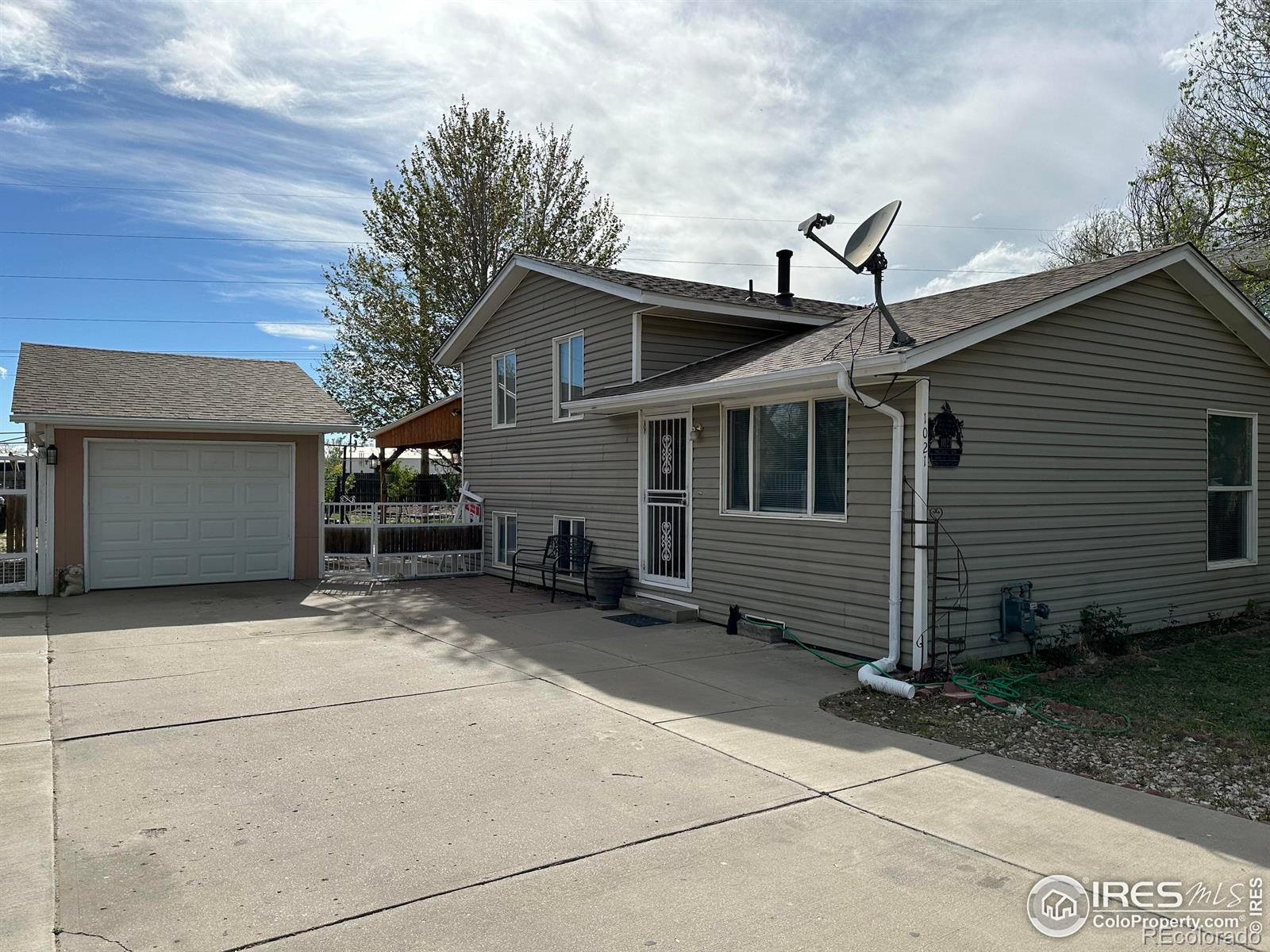 1021  Pacific Court, fort lupton MLS: 4567891009182 Beds: 4 Baths: 2 Price: $395,000