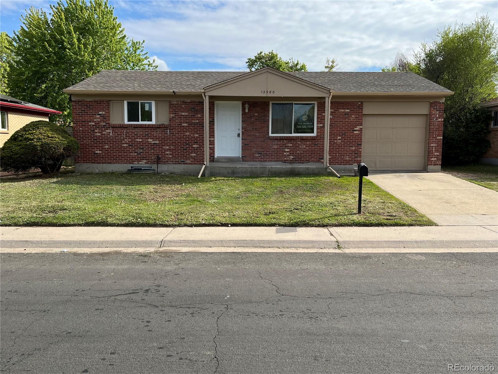 12380 E 55th Avenue, denver MLS: 8220944 Beds: 4 Baths: 2 Price: $460,000