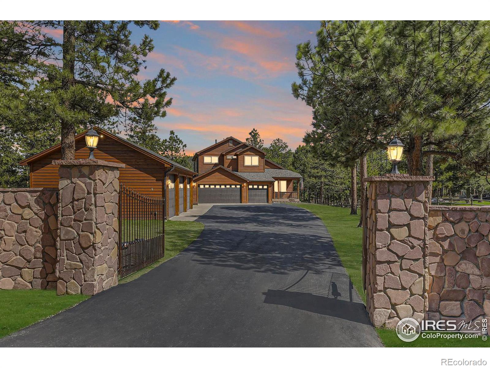 9718  Fallen Rock Road, conifer MLS: 4567891009341 Beds: 3 Baths: 4 Price: $1,100,000