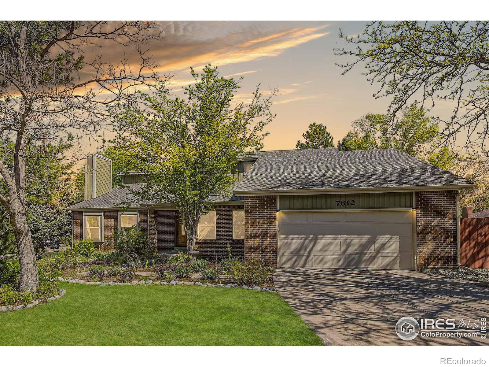 7612 S Spotswood Court, littleton MLS: 4567891009439 Beds: 5 Baths: 3 Price: $812,000