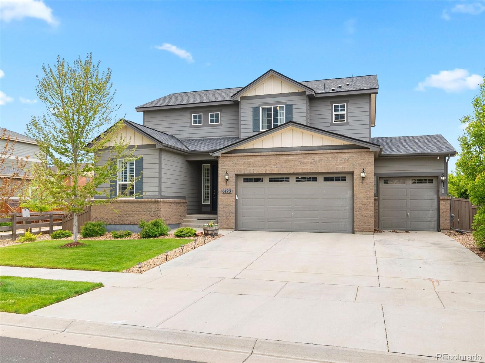 6123 N Genoa Way, aurora MLS: 5233764 Beds: 5 Baths: 4 Price: $625,000