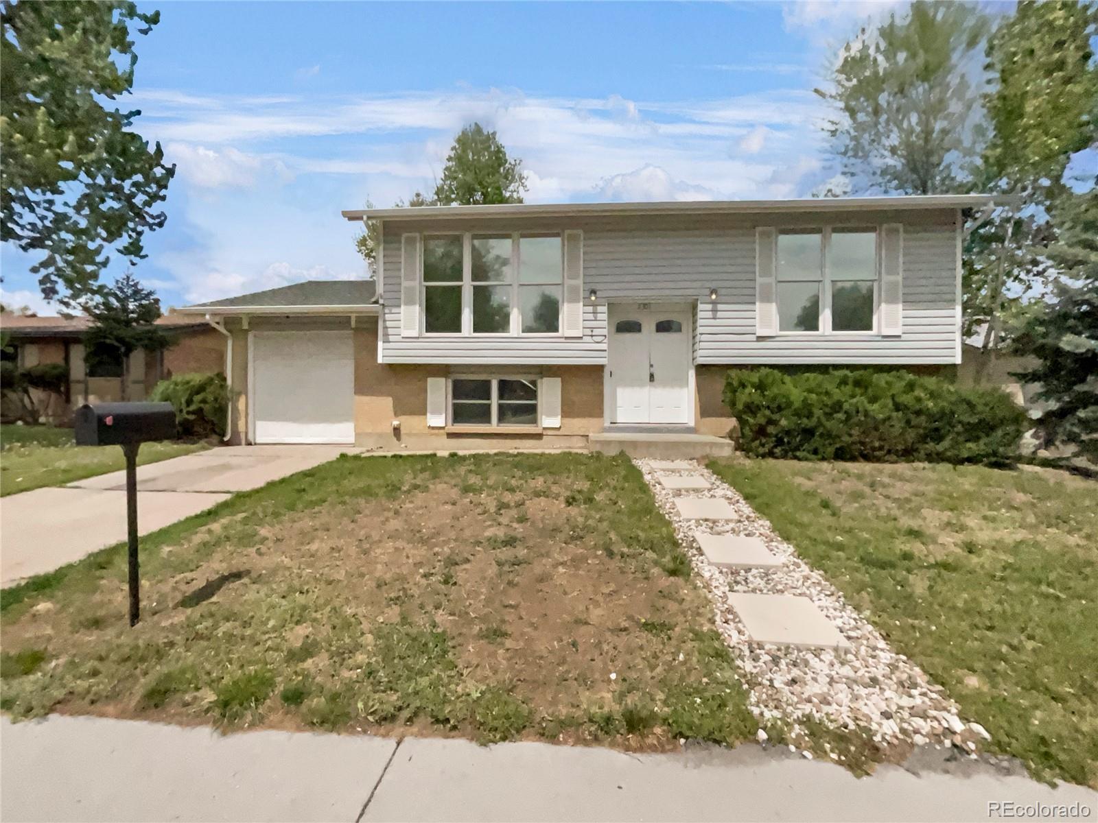 5305  Scranton Court, denver MLS: 8872756 Beds: 4 Baths: 2 Price: $476,000