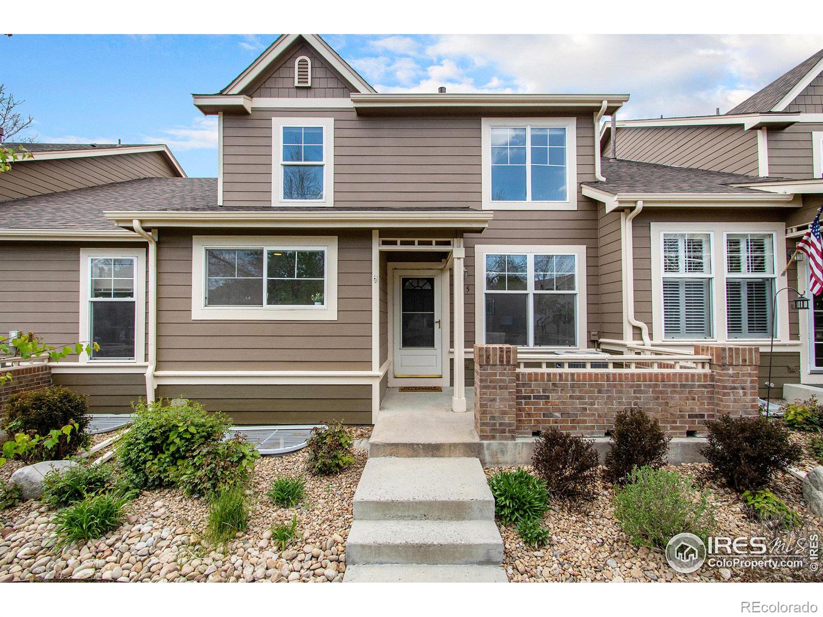 5115  Corbett Drive, fort collins MLS: 4567891009669 Beds: 2 Baths: 3 Price: $415,000