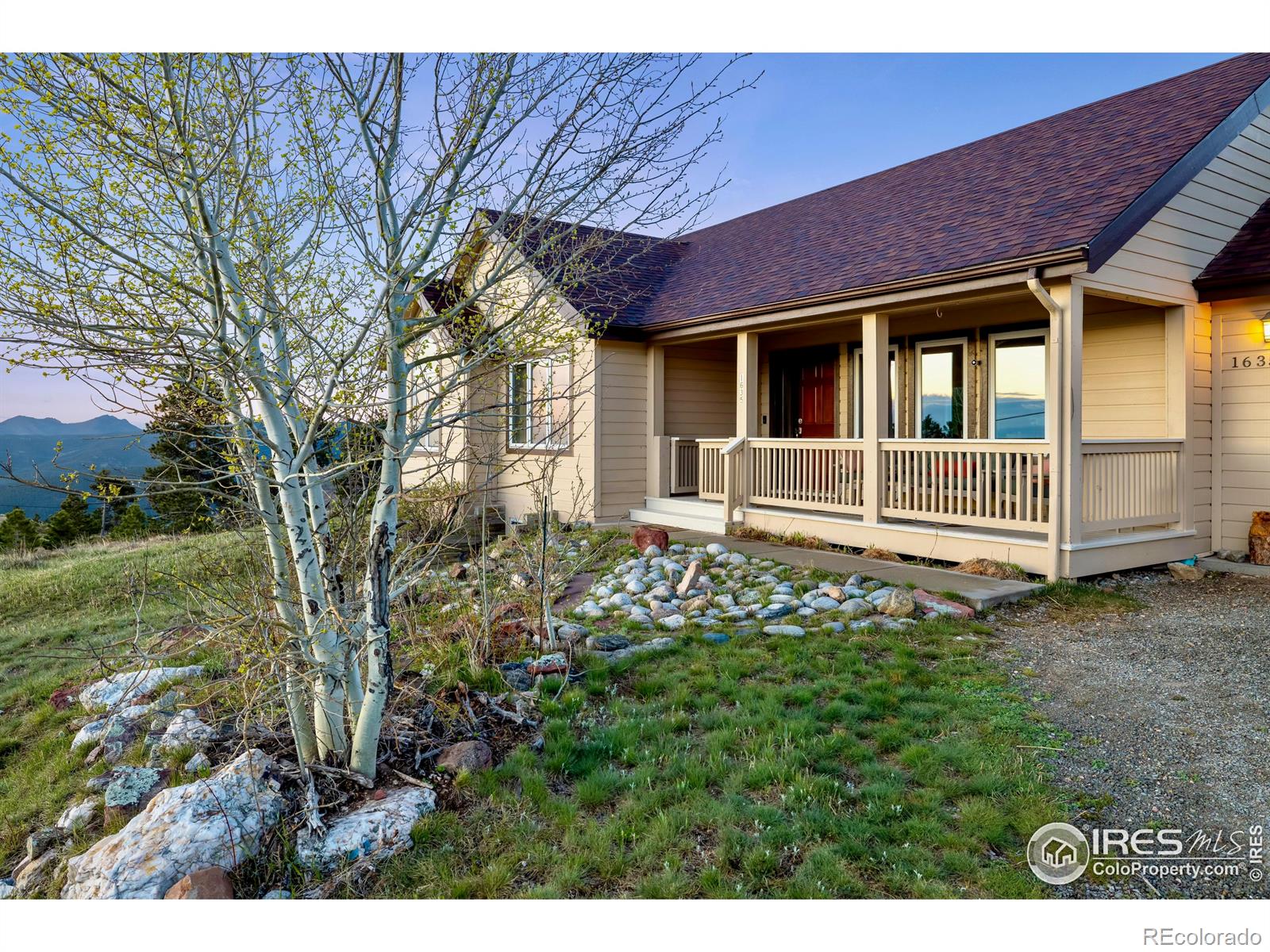 1635  Lost Angel Road, boulder MLS: 4567891009696 Beds: 3 Baths: 3 Price: $1,175,000