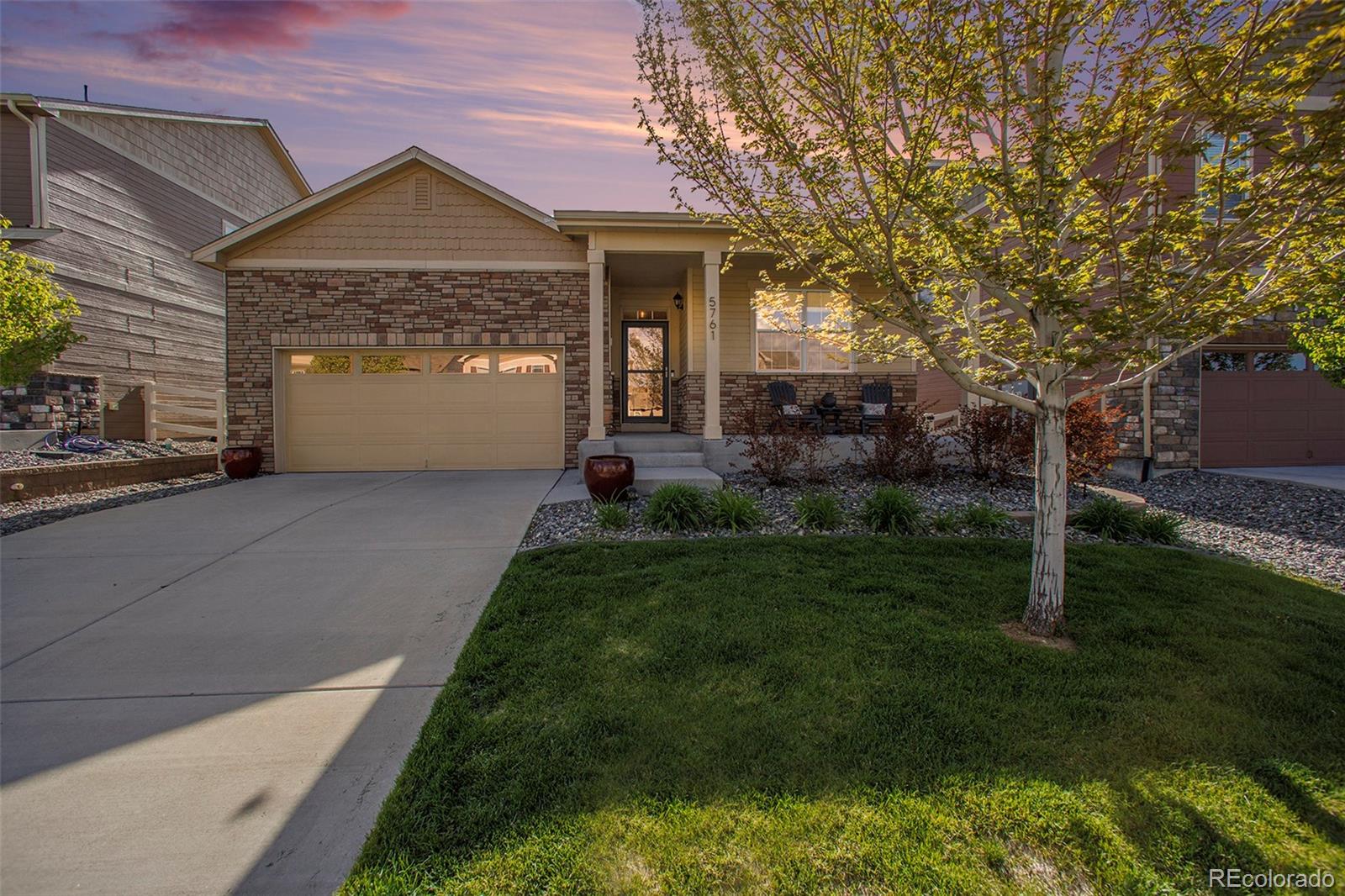 5761  Echo Park Circle, castle rock MLS: 8166804 Beds: 4 Baths: 2 Price: $599,900