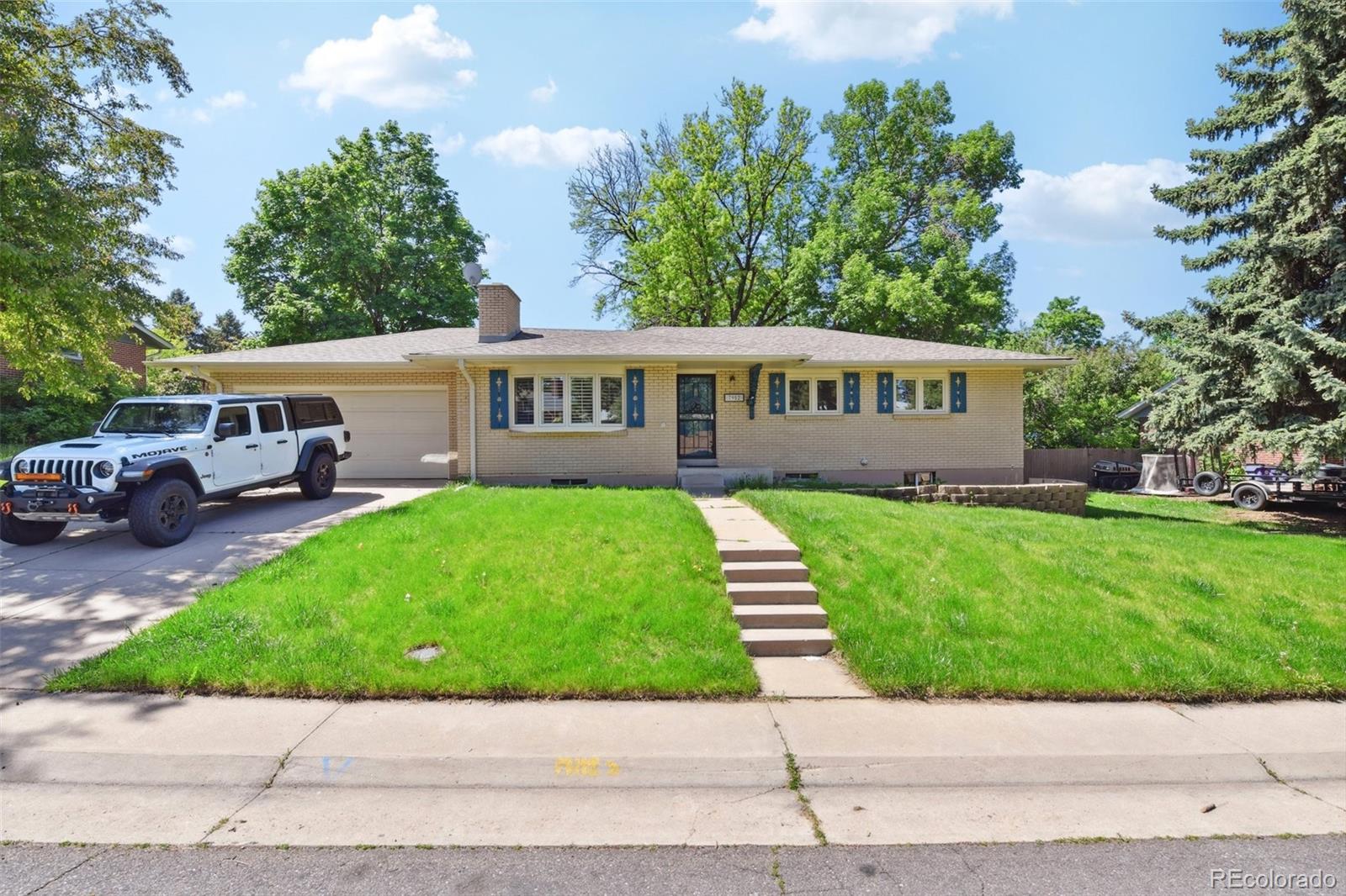 7952 E Kenyon Drive, denver MLS: 4215282 Beds: 5 Baths: 3 Price: $660,000