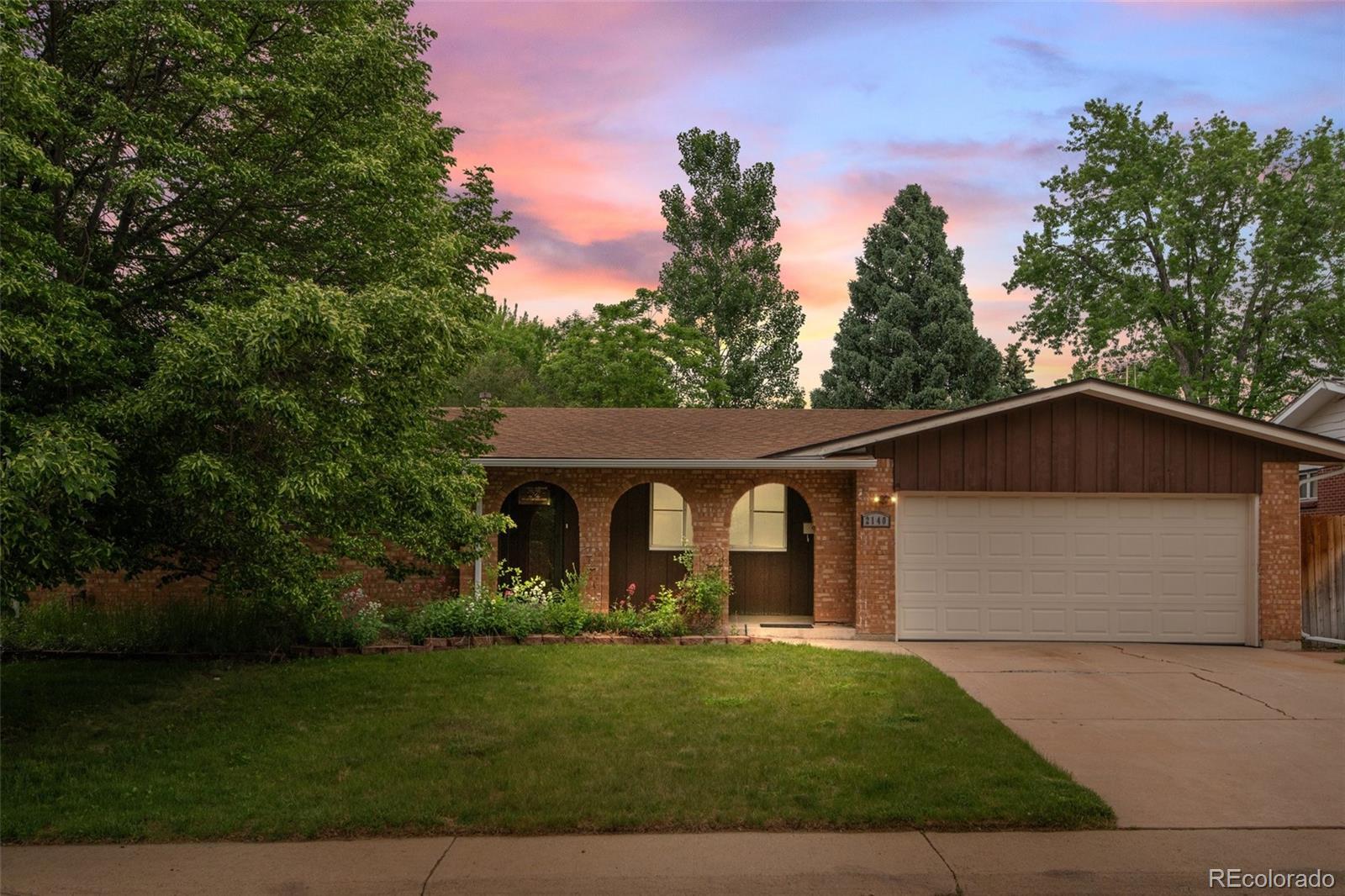 2140 S Gray Street, denver MLS: 2059777 Beds: 4 Baths: 3 Price: $525,000