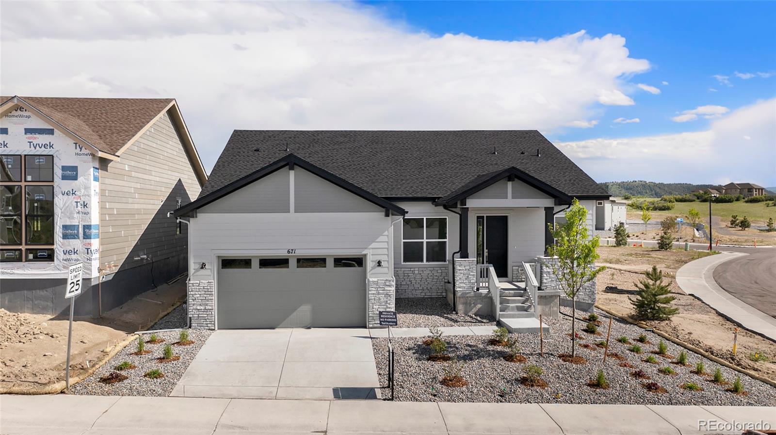 671  Scrubjay Circle, castle rock MLS: 8742359 Beds: 2 Baths: 2 Price: $853,000