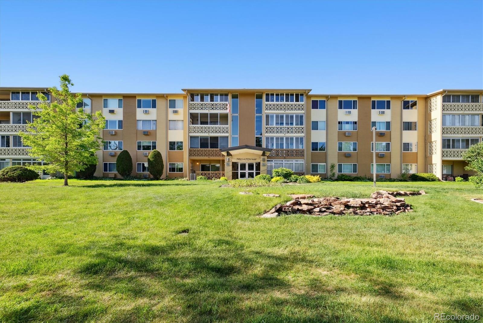 795 S Alton Way 8A, Denver  MLS: 1699196 Beds: 1 Baths: 1 Price: $179,900