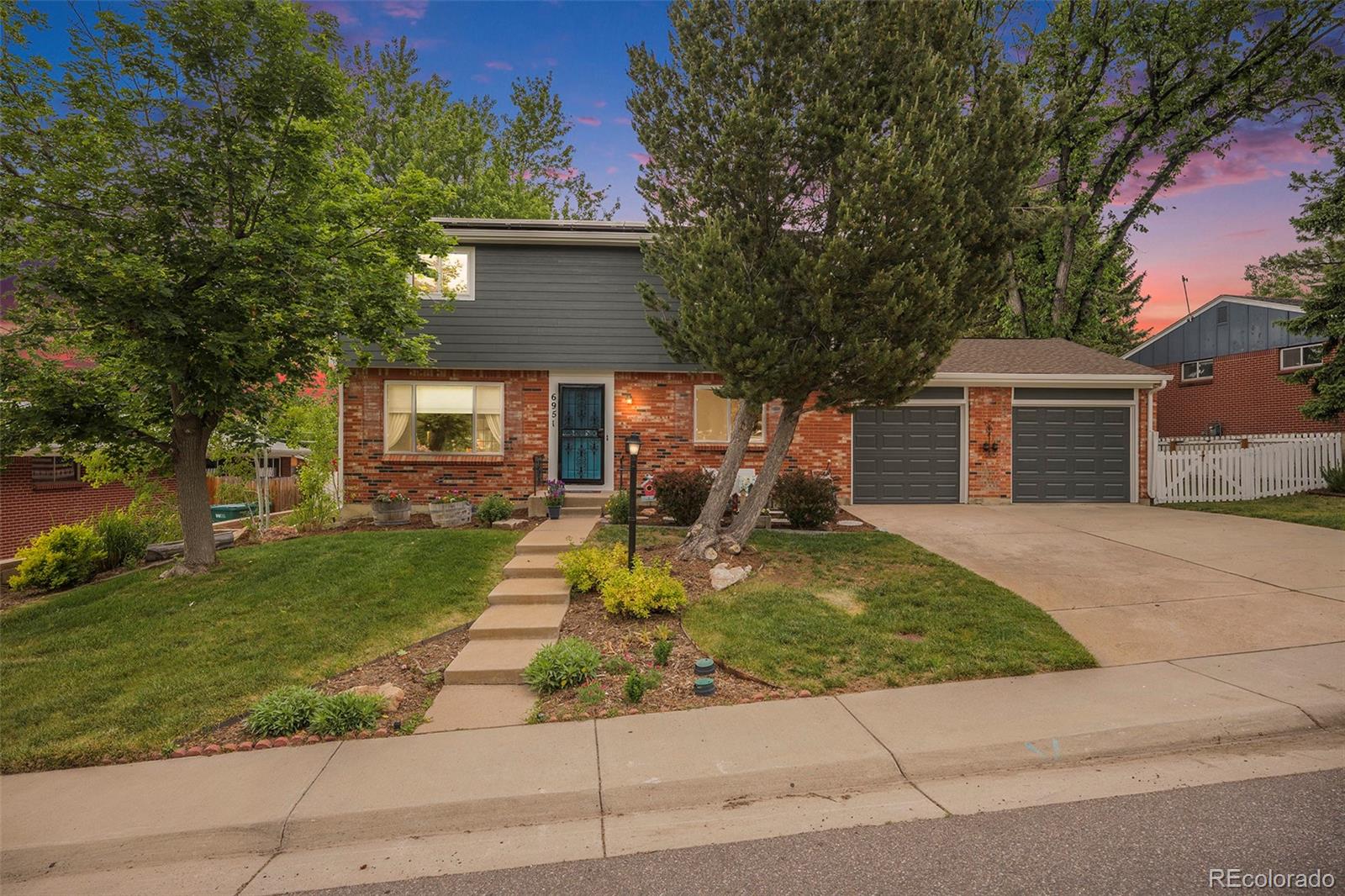 6951 S Uinta Street, centennial MLS: 1646451 Beds: 3 Baths: 3 Price: $725,000