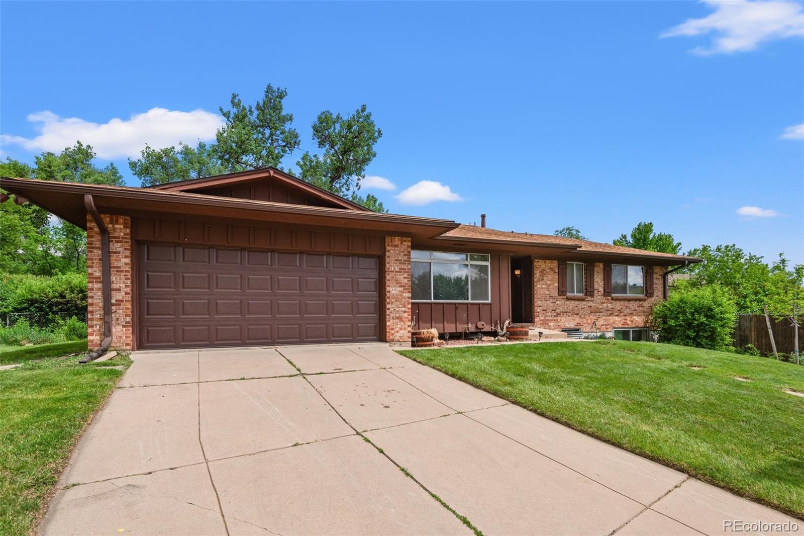 6926 E Dickenson Place, denver MLS: 4161719 Beds: 4 Baths: 3 Price: $650,000