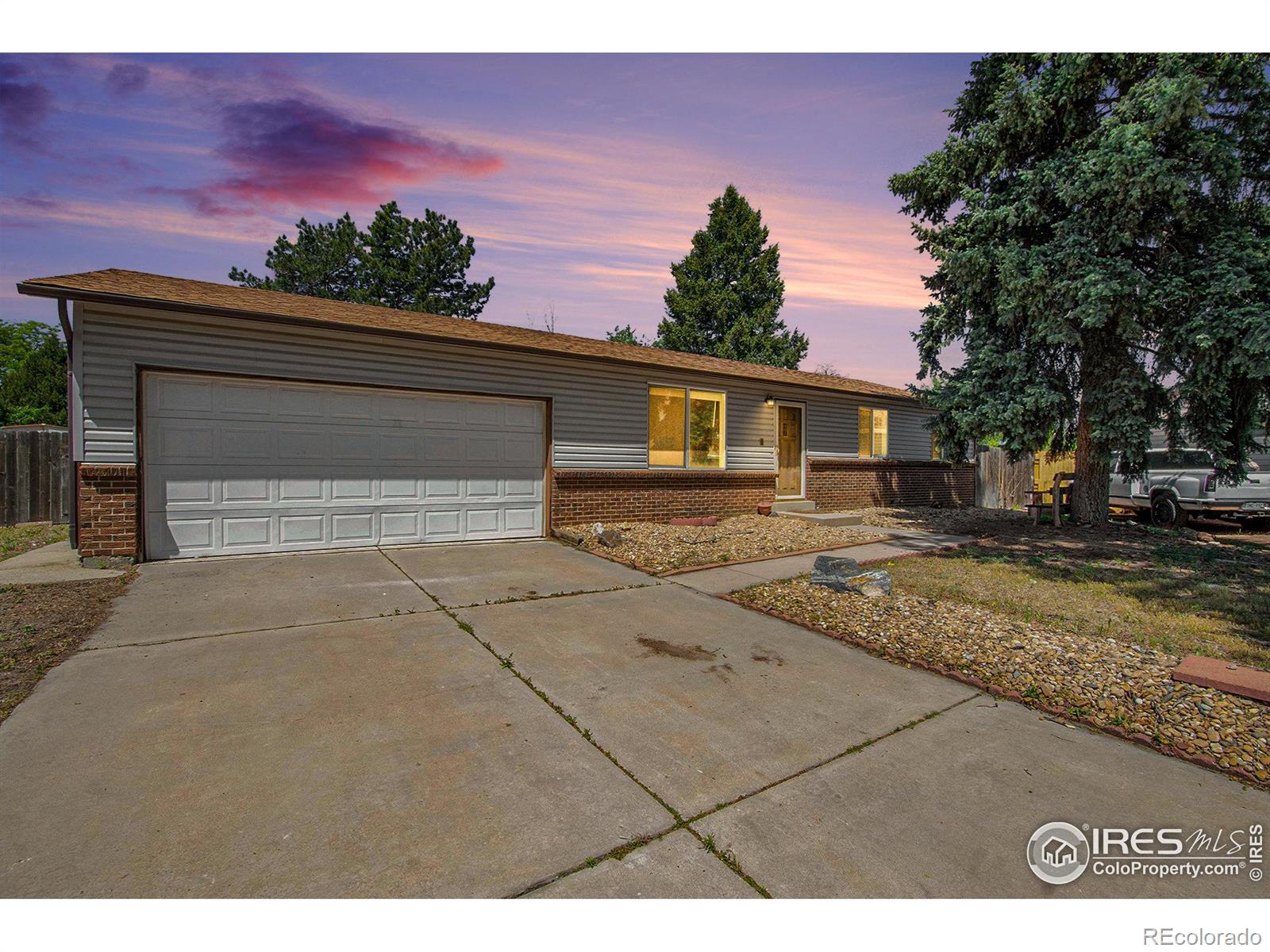 15903 E Bates Place, aurora MLS: 4567891010553 Beds: 3 Baths: 2 Price: $450,000