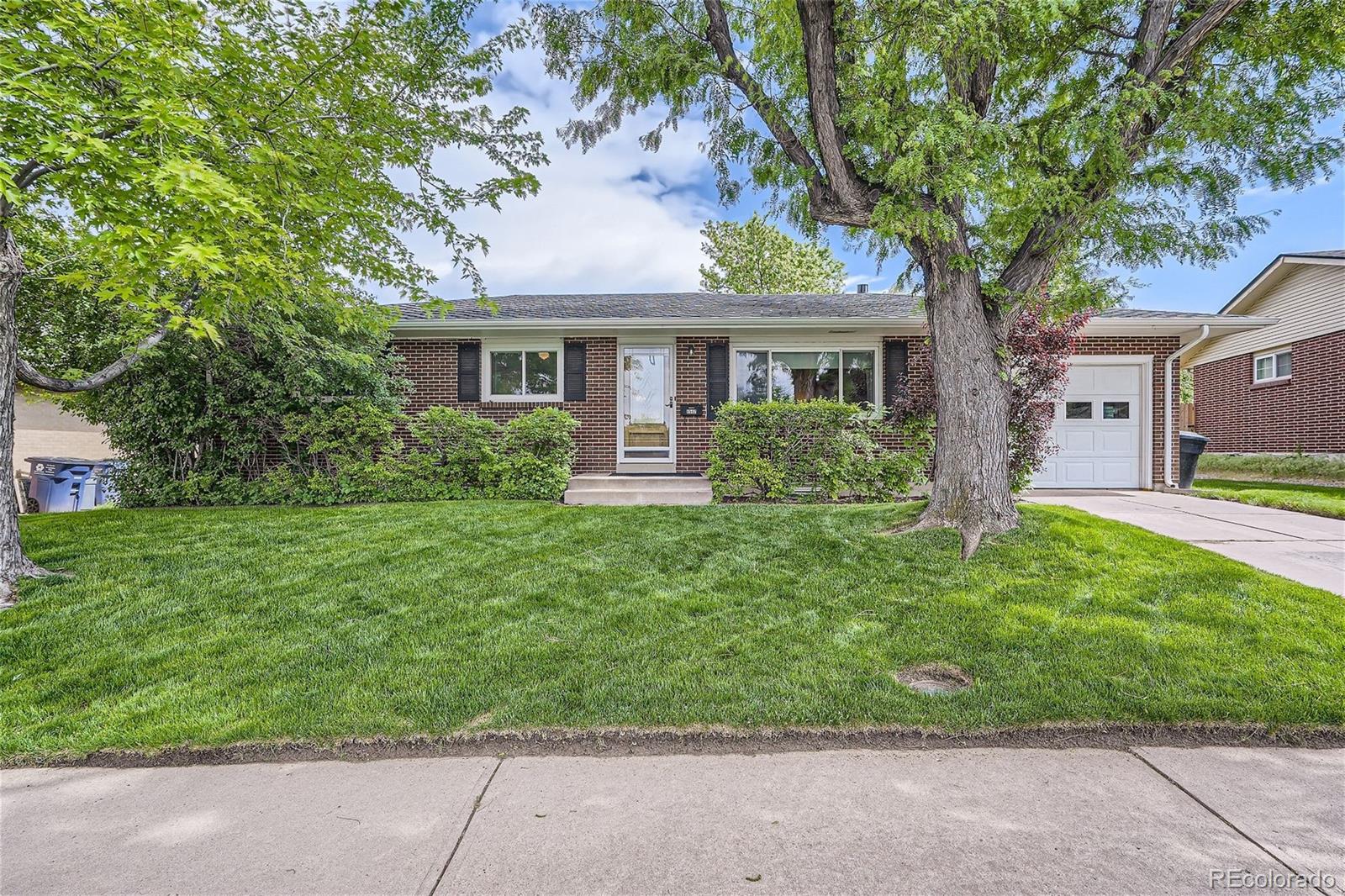 6542 E Dickenson Place, denver MLS: 6867607 Beds: 5 Baths: 3 Price: $599,900