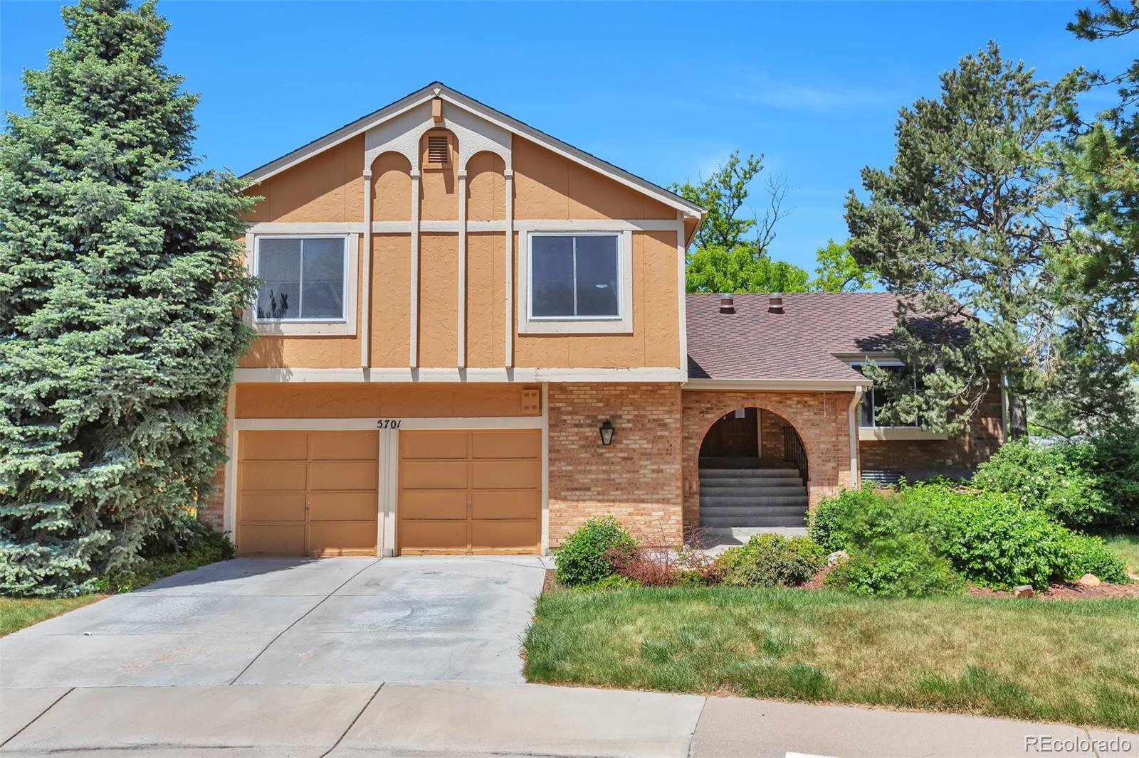 5701 S Lee Court, littleton MLS: 6123515 Beds: 4 Baths: 4 Price: $580,000