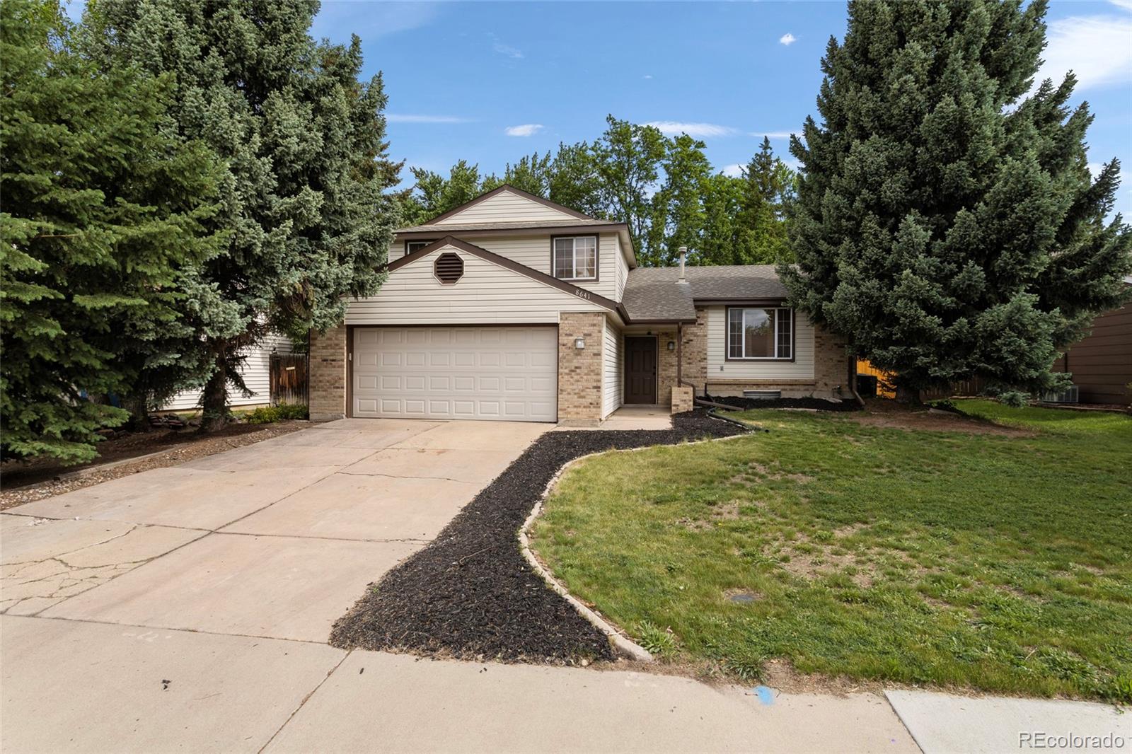 8641 W Hinsdale Place, littleton MLS: 3097736 Beds: 4 Baths: 2 Price: $629,900