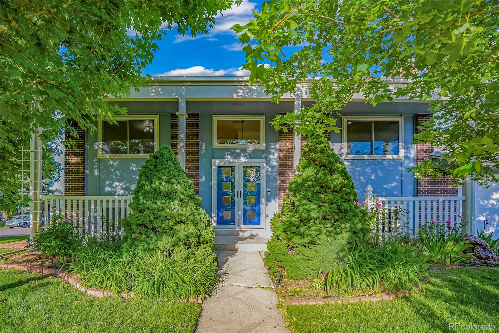 3264 S Akron Street, denver MLS: 5991938 Beds: 4 Baths: 2 Price: $659,000