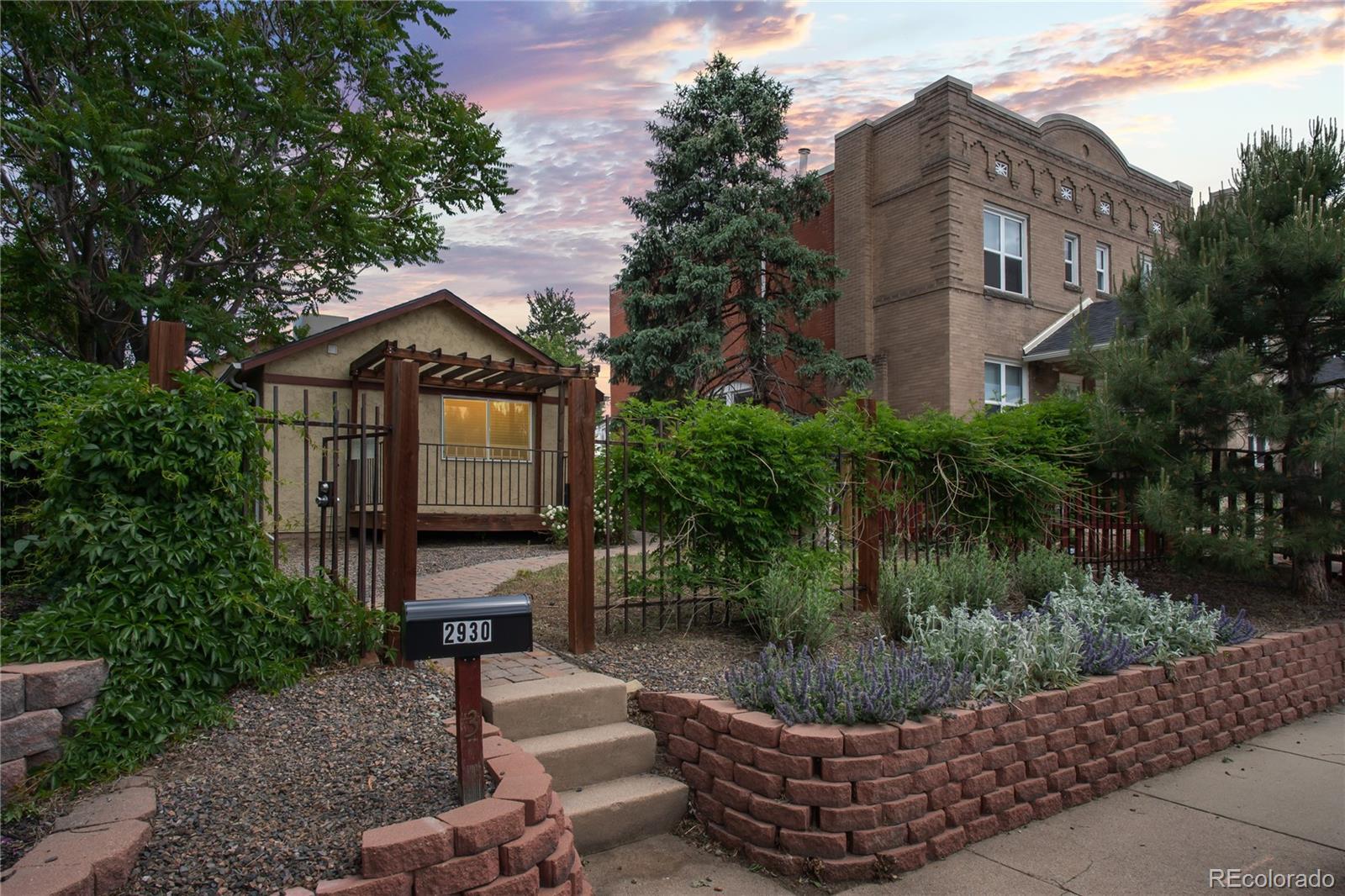 2930 N York Street, denver MLS: 1683561 Beds: 3 Baths: 2 Price: $555,000