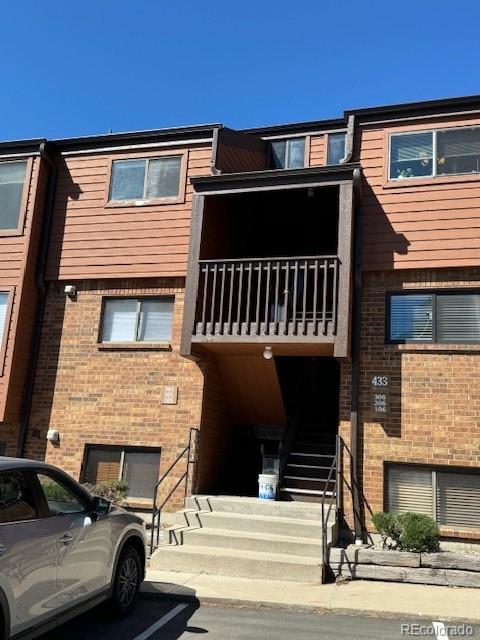 433  Wright Street 305, Lakewood  MLS: 3257098 Beds: 2 Baths: 1 Price: $319,850