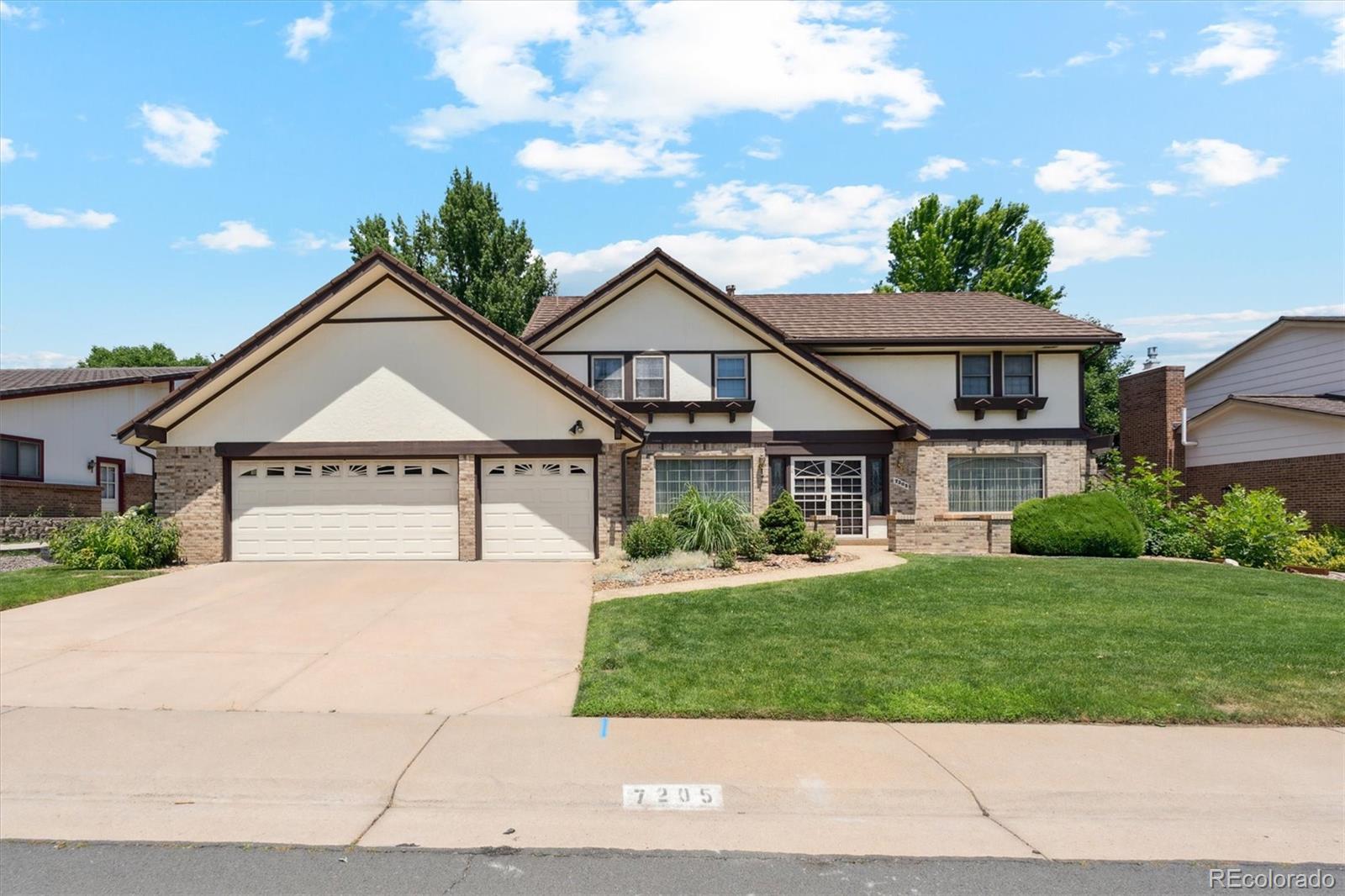 7205 W Clifton Avenue, littleton MLS: 6121071 Beds: 5 Baths: 3 Price: $750,000