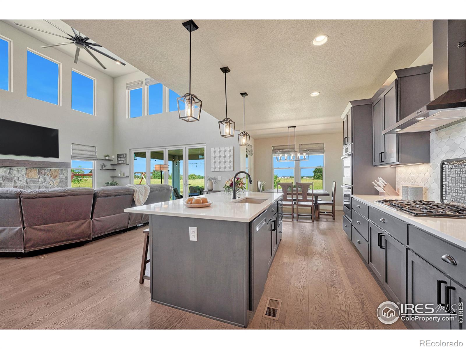 522  Talons Reach Run, berthoud MLS: 4567891011566 Beds: 4 Baths: 4 Price: $1,100,000