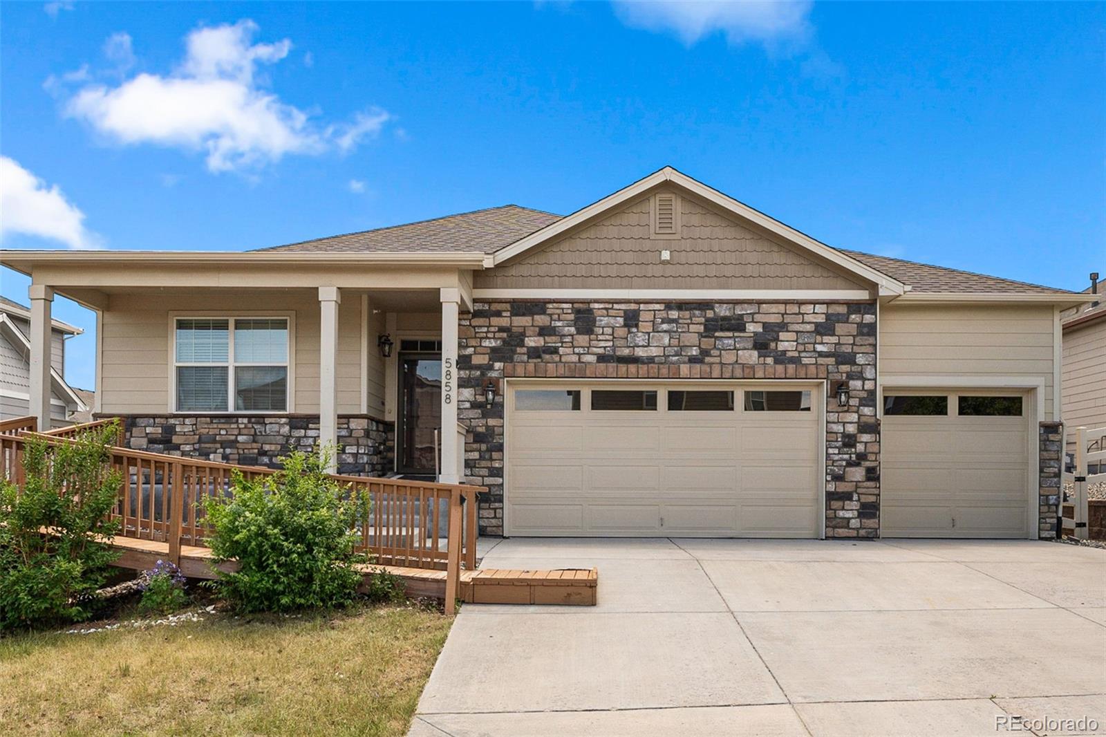 5858  Point Rider Circle, castle rock MLS: 9106675 Beds: 4 Baths: 2 Price: $590,000