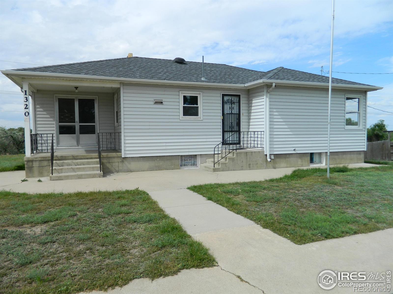 1320  28th St Rd, greeley MLS: 4567891011761 Beds: 4 Baths: 2 Price: $475,000