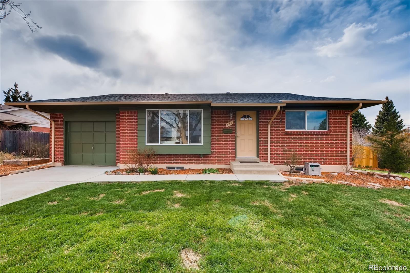 435 S Worchester Way, aurora MLS: 4807270 Beds: 4 Baths: 2 Price: $462,000