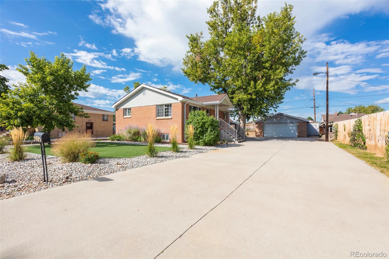 5985  Grape Street, commerce city MLS: 2955291 Beds: 3 Baths: 2 Price: $470,000