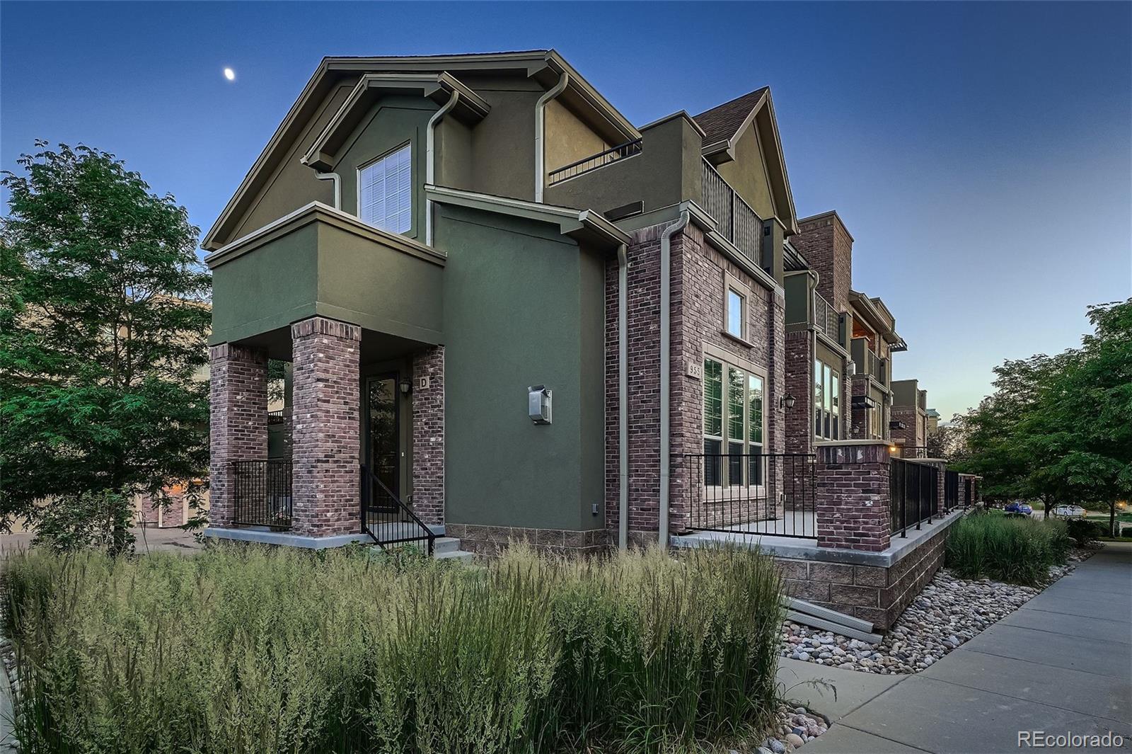 955  Elmhurst Drive B, Highlands Ranch  MLS: 8459357 Beds: 2 Baths: 3 Price: $574,000