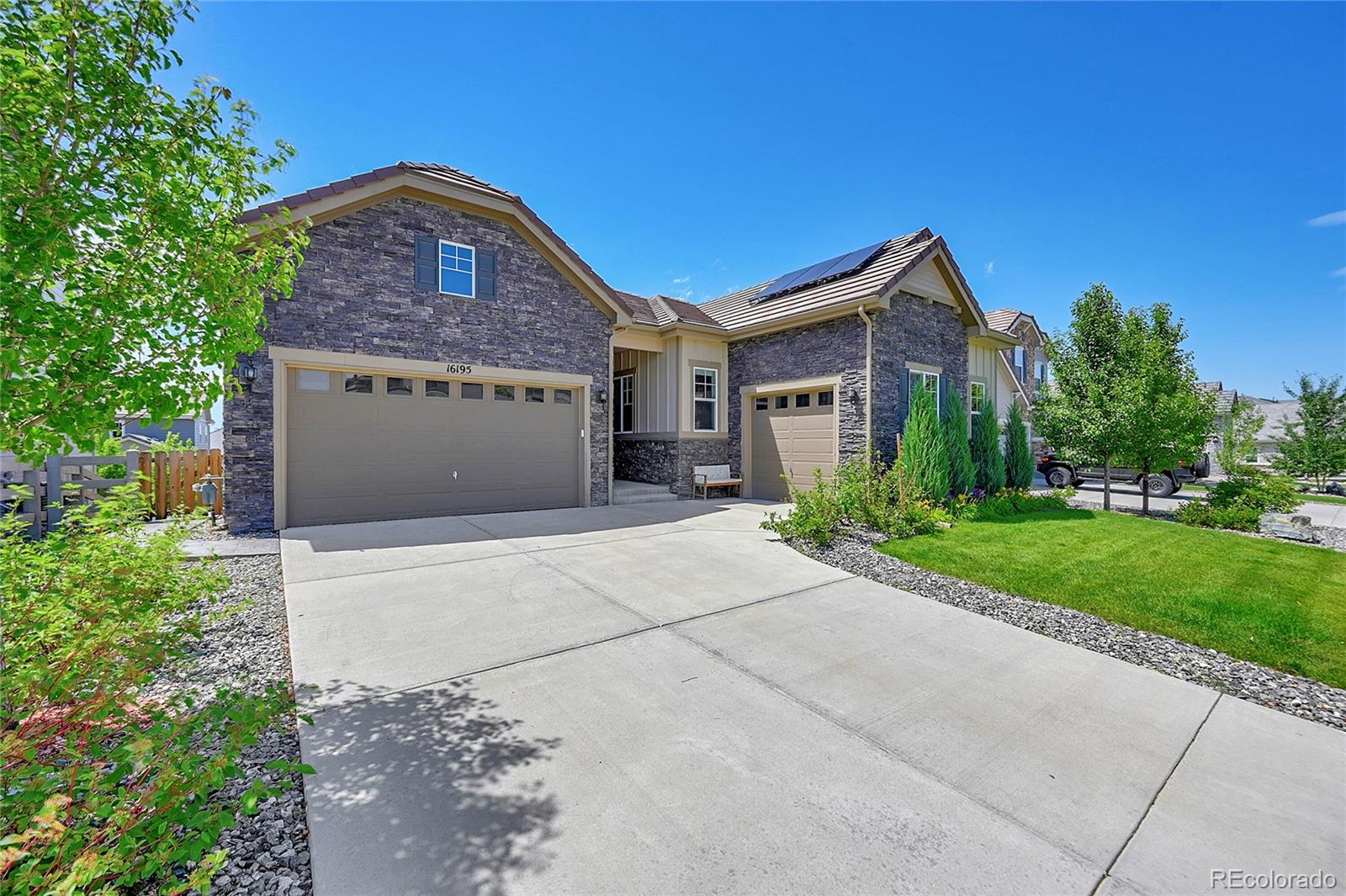 16195  Bushnell Peak Way, broomfield MLS: 2082777 Beds: 4 Baths: 3 Price: $1,050,000