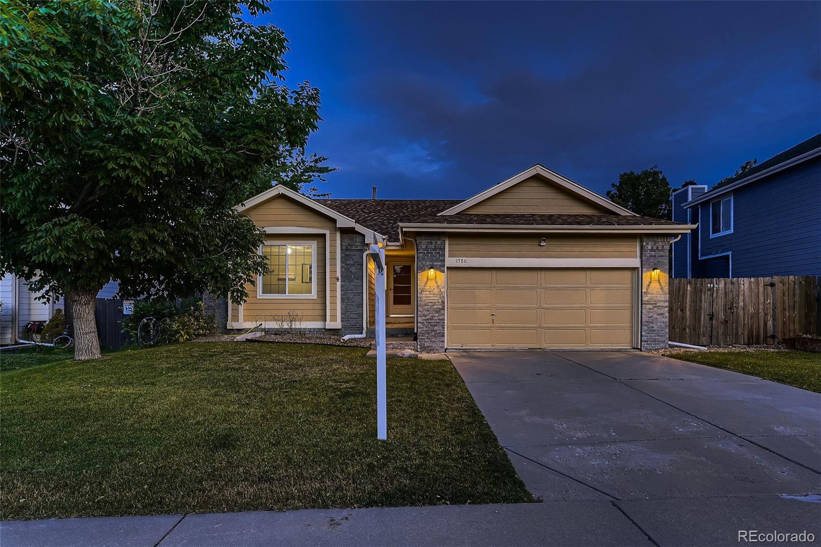 1586 S Richfield Way, aurora MLS: 9307238 Beds: 4 Baths: 3 Price: $510,000