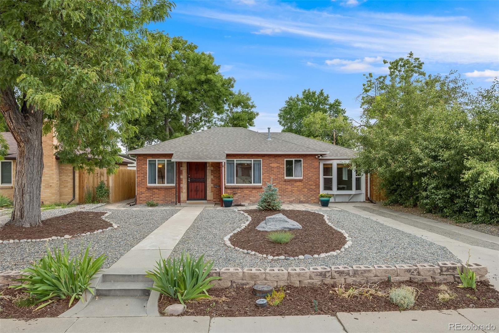 2611  Newport Street, denver MLS: 4755611 Beds: 3 Baths: 2 Price: $560,000