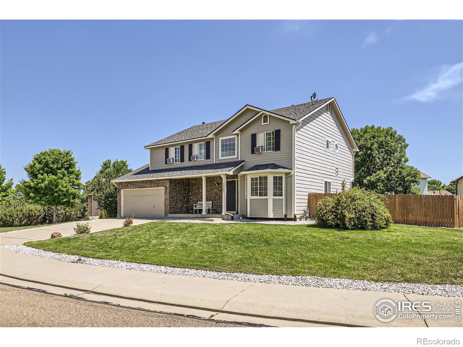 1507  Aspenwood Lane, longmont MLS: 4567891012382 Beds: 4 Baths: 3 Price: $579,900