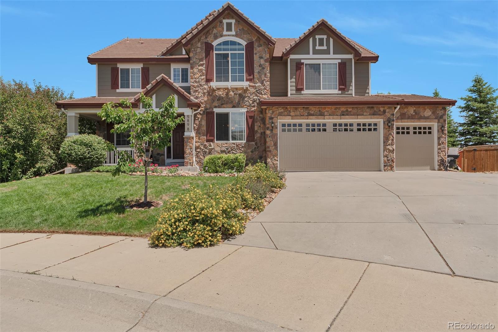 5898 S Duquesne Court, aurora MLS: 1700850 Beds: 5 Baths: 4 Price: $780,000