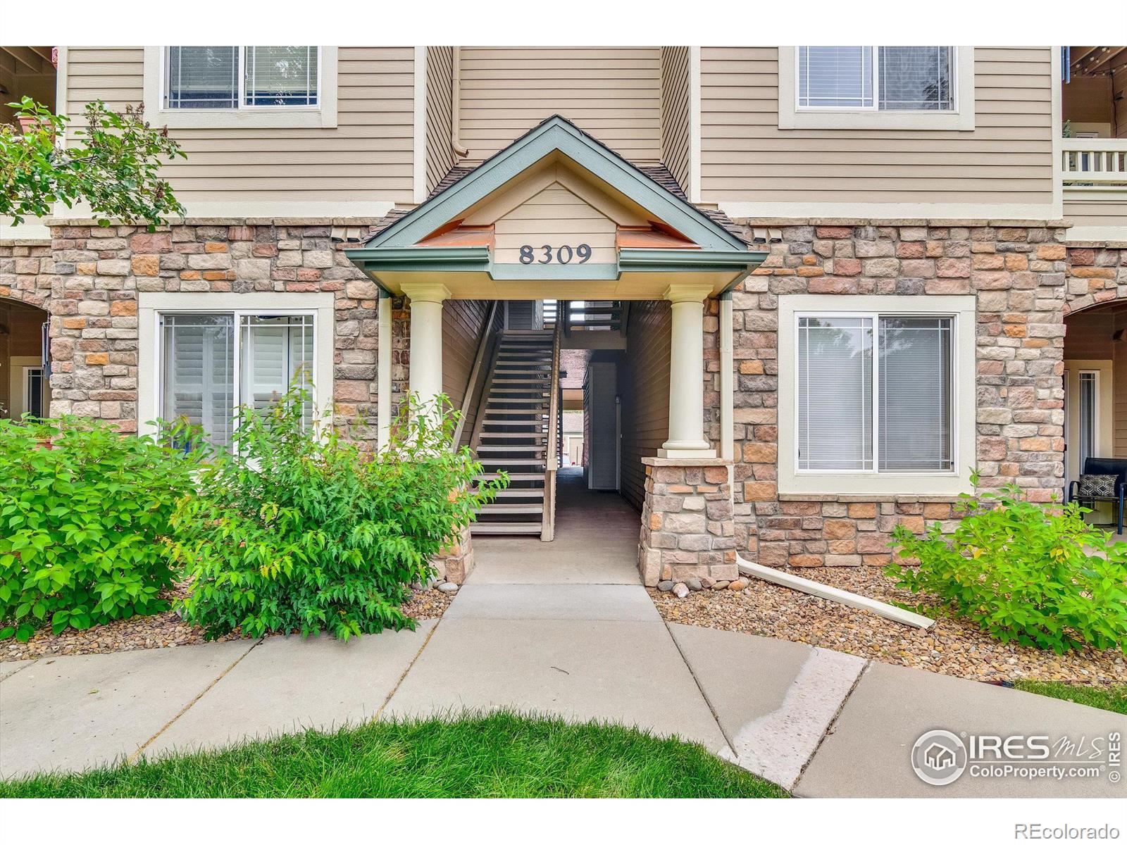 8309 S Independence Circle 306, Littleton  MLS: 4567891012581 Beds: 2 Baths: 2 Price: $395,000