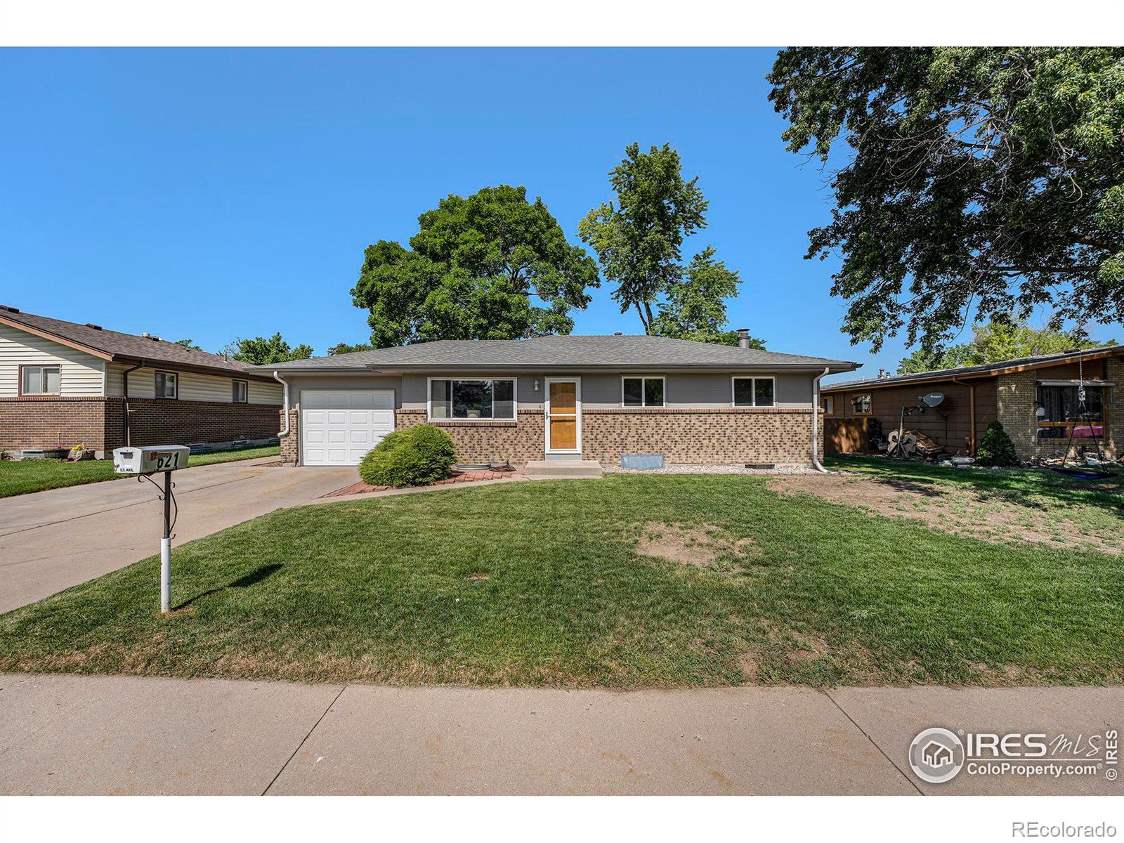 621  36th Ave Ct, greeley MLS: 4567891012630 Beds: 5 Baths: 2 Price: $375,000