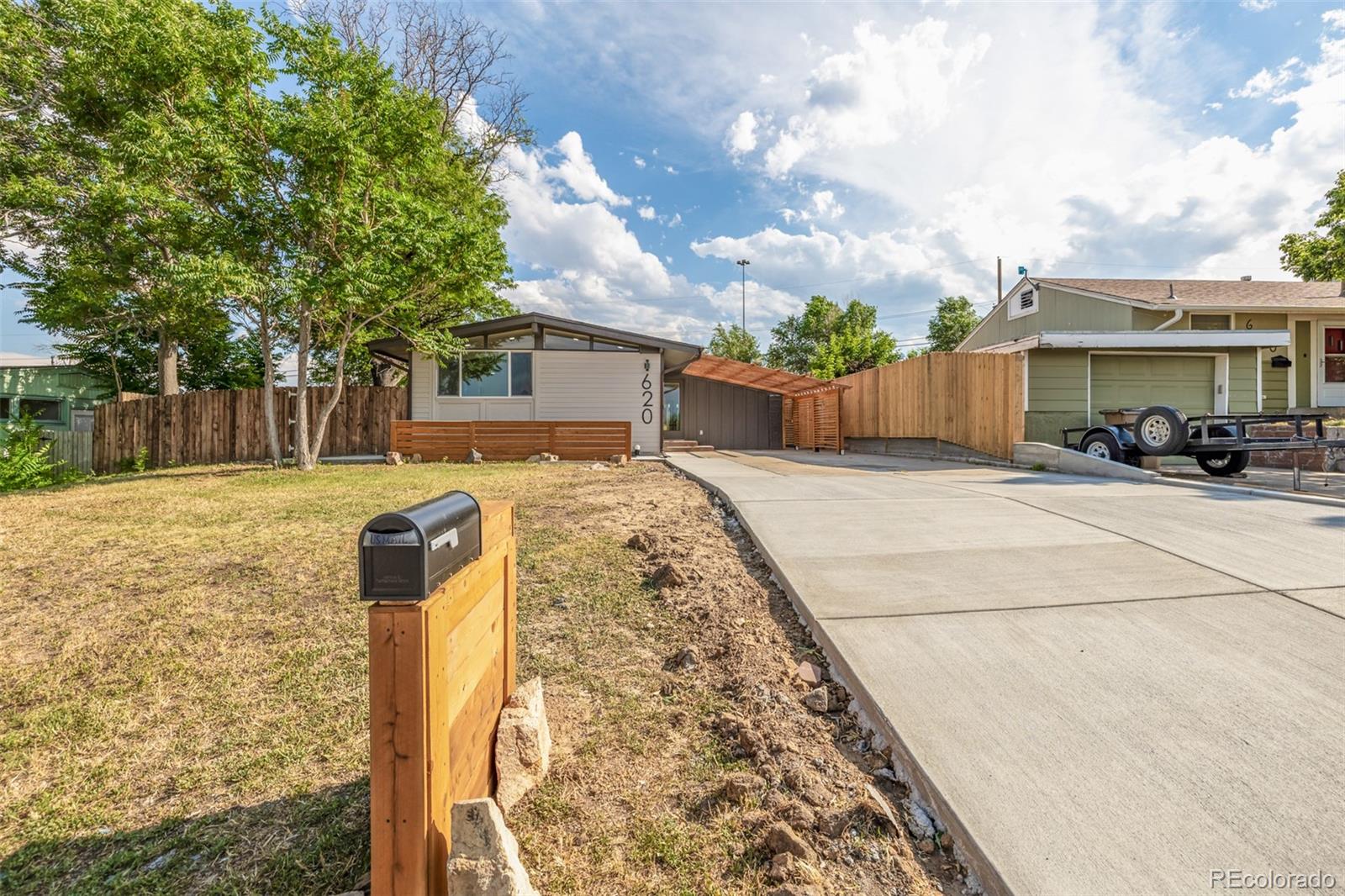 620  Bronco , denver MLS: 6691883 Beds: 3 Baths: 3 Price: $460,000