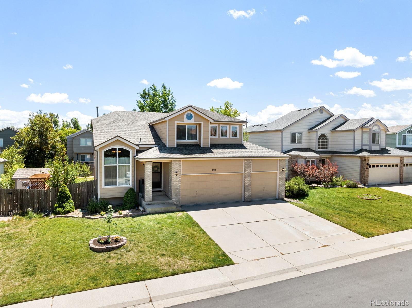 230  Chatfield Avenue, castle rock MLS: 9726972 Beds: 3 Baths: 3 Price: $575,000